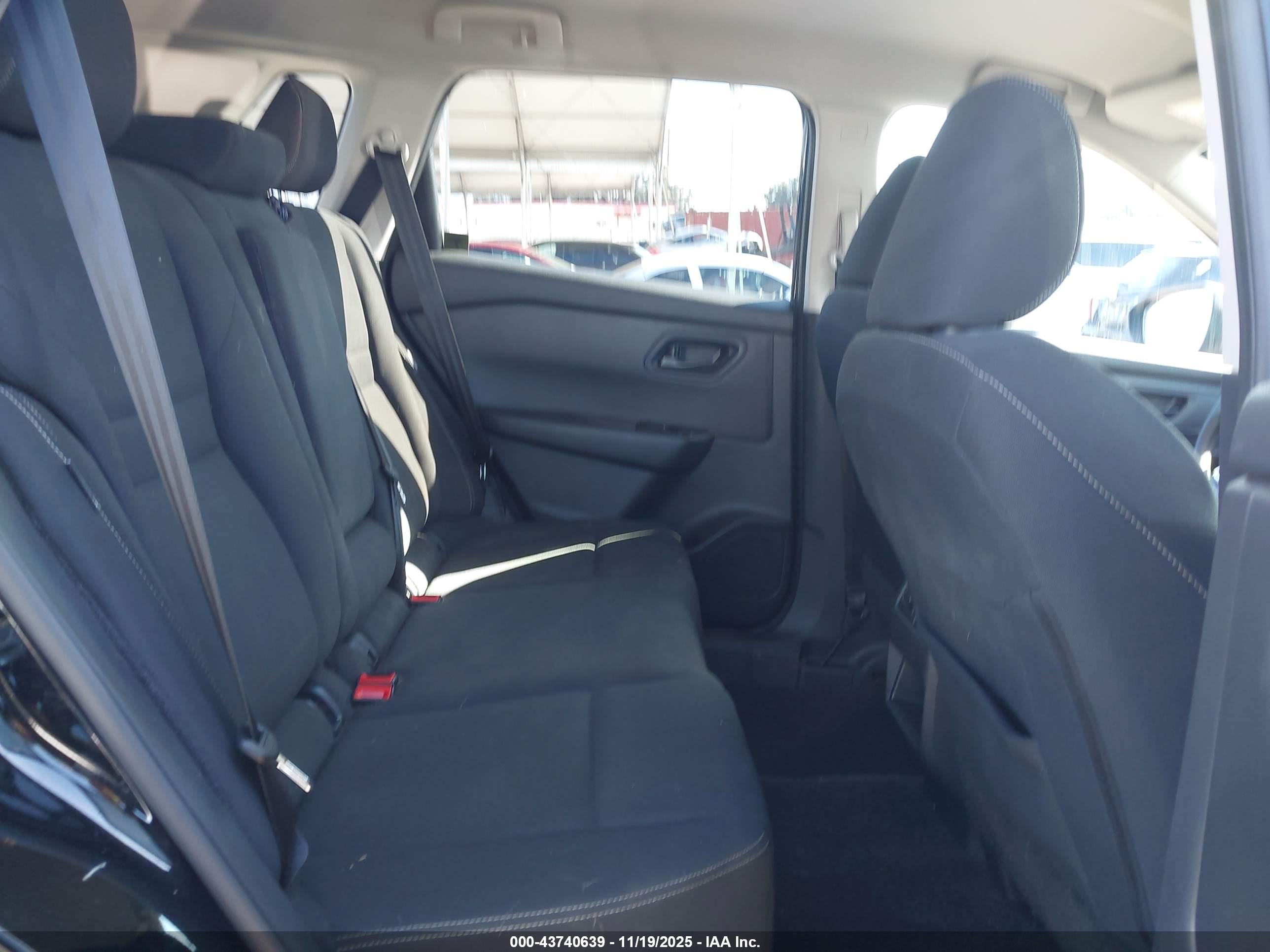 NISSAN ROGUE image 8