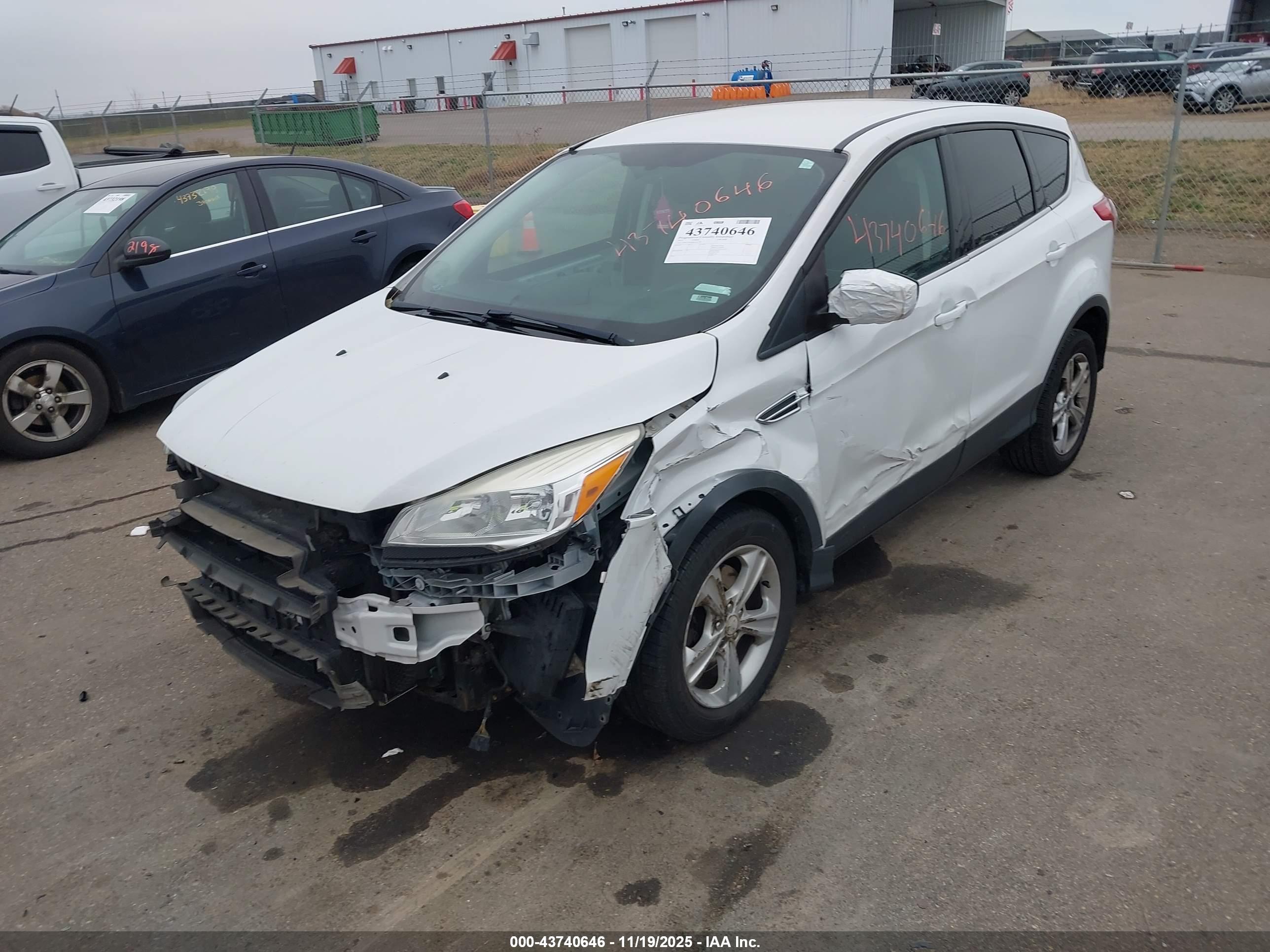 FORD ESCAPE image 2