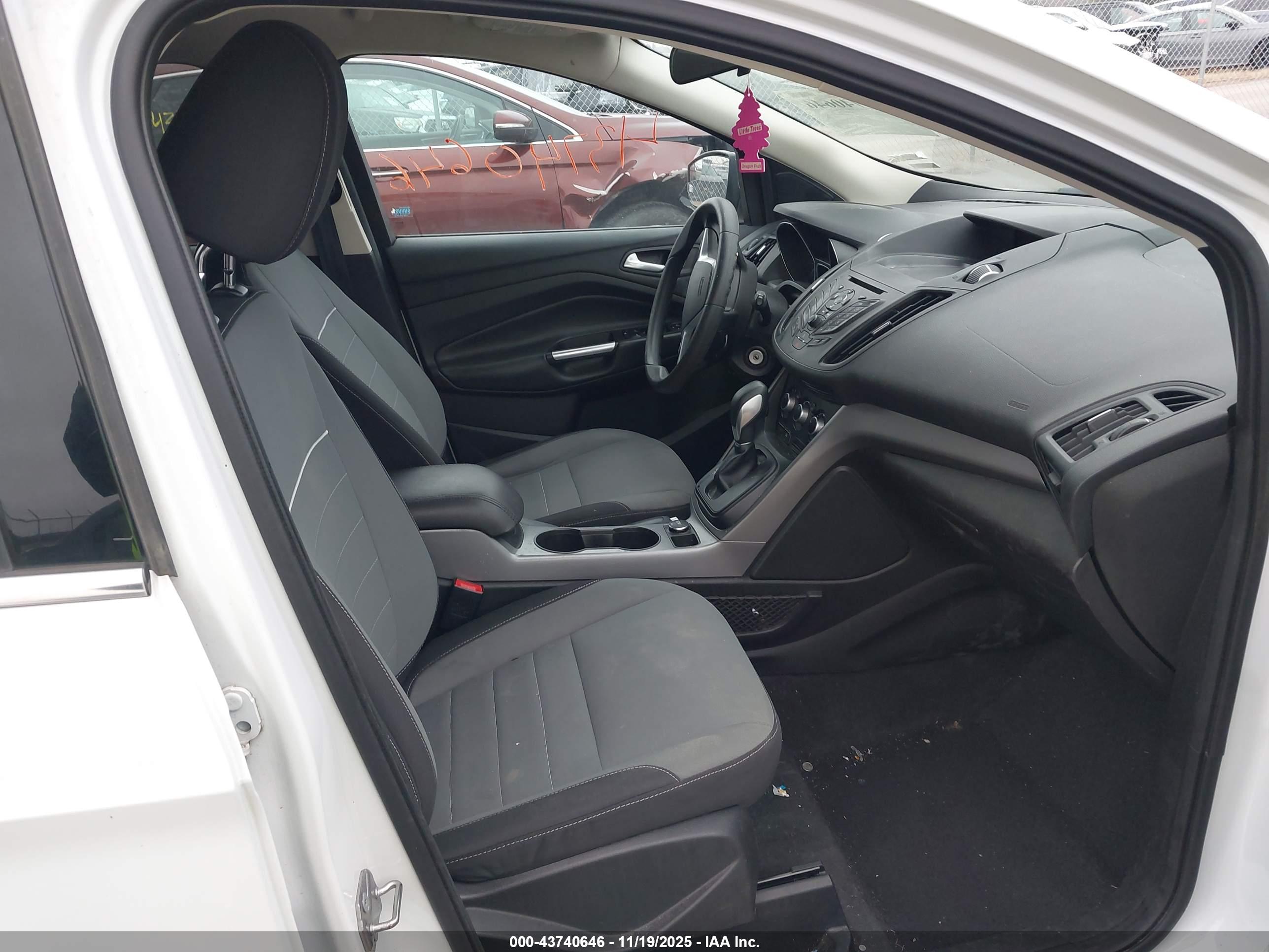 FORD ESCAPE image 5