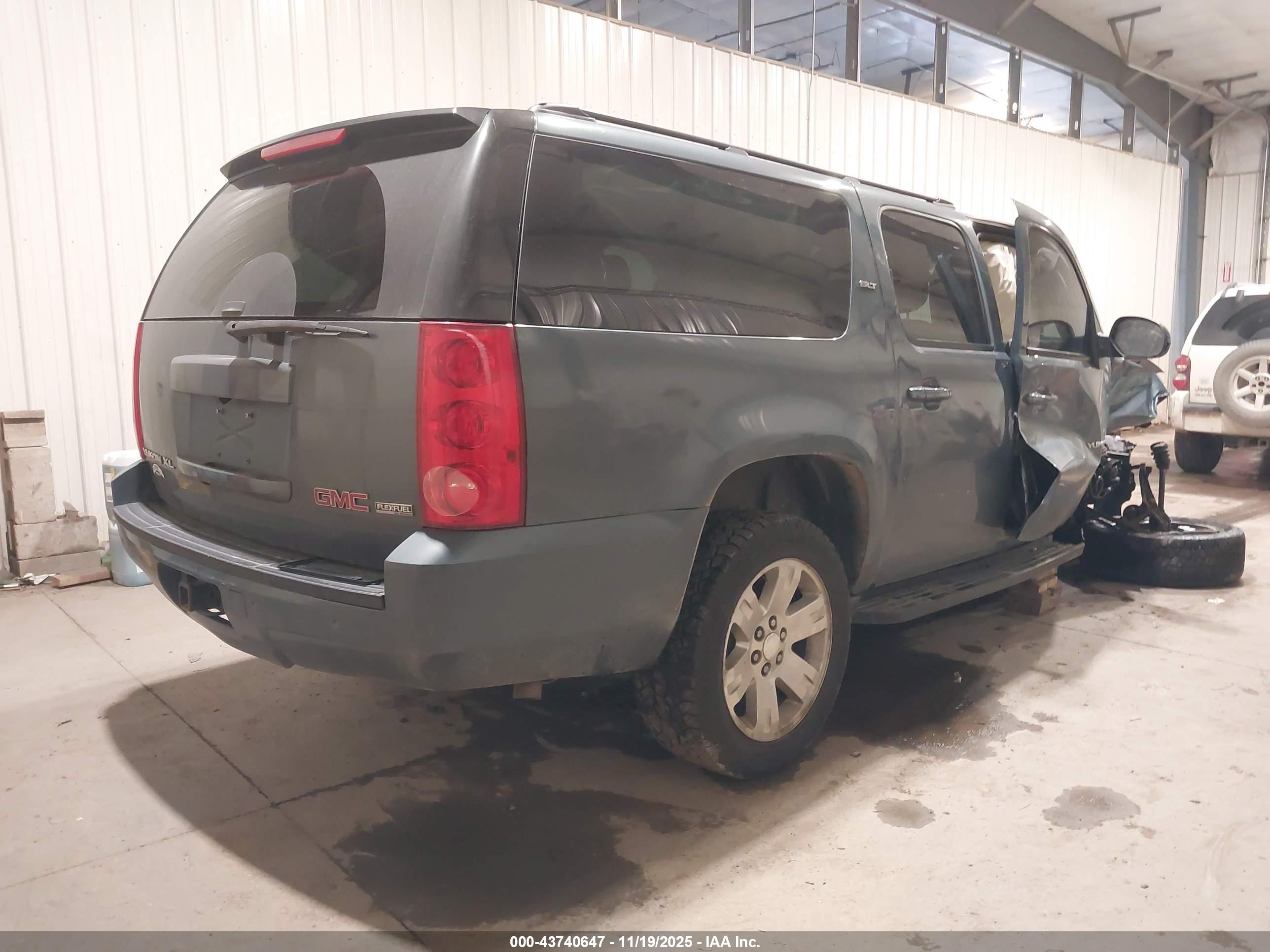 GMC YUKON image 4