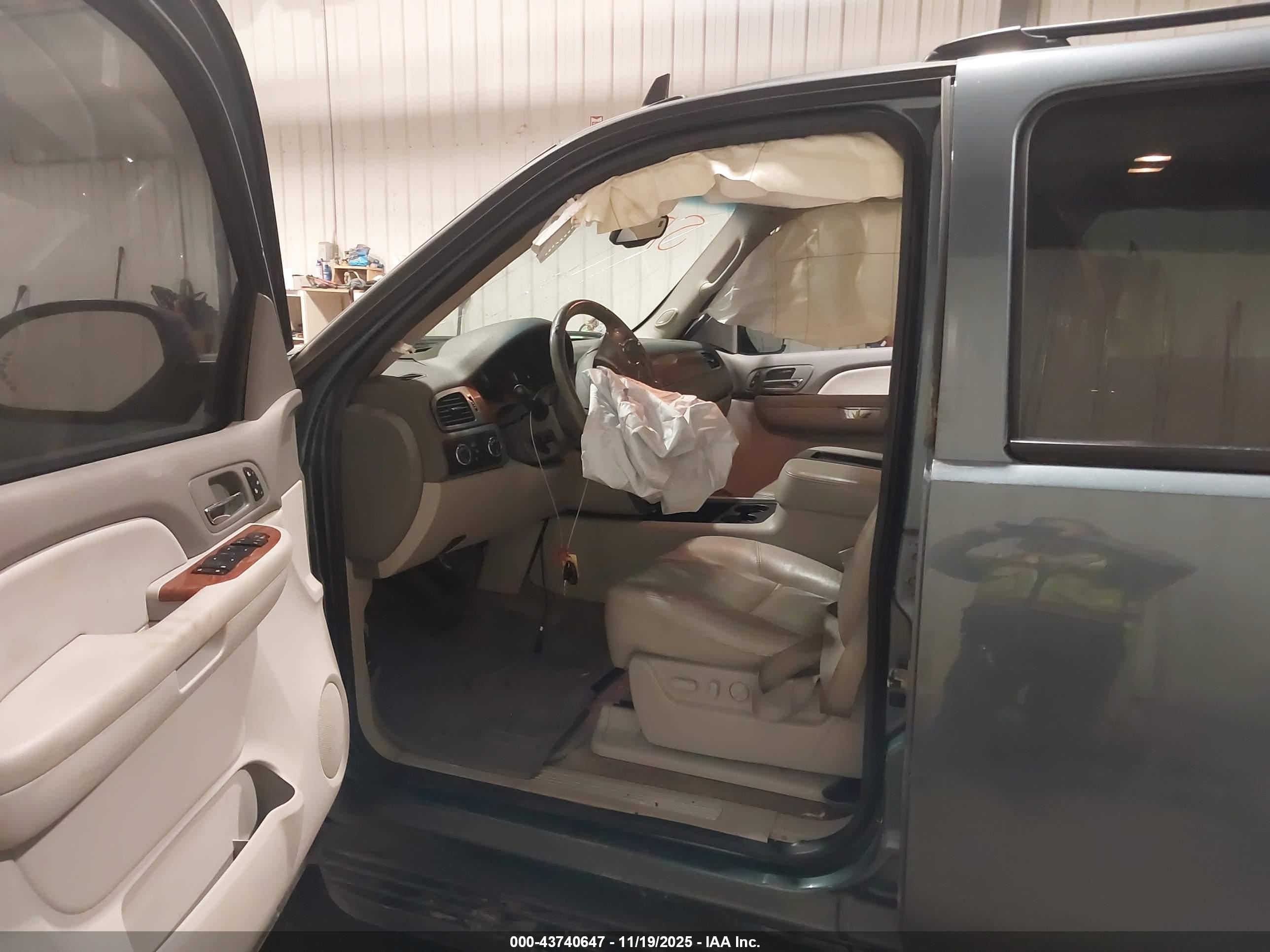 GMC YUKON image 5