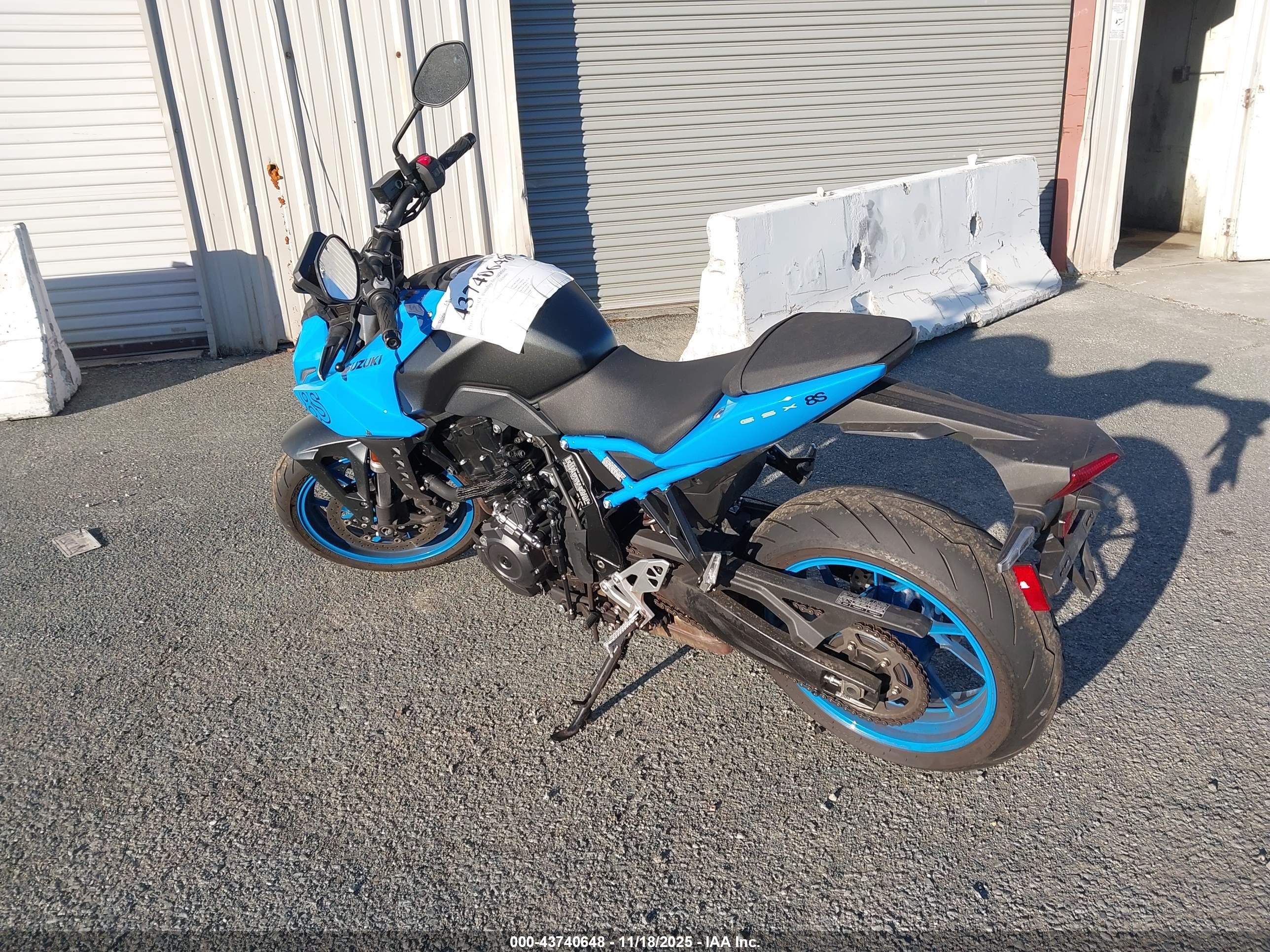 SUZUKI GSX800 image 3