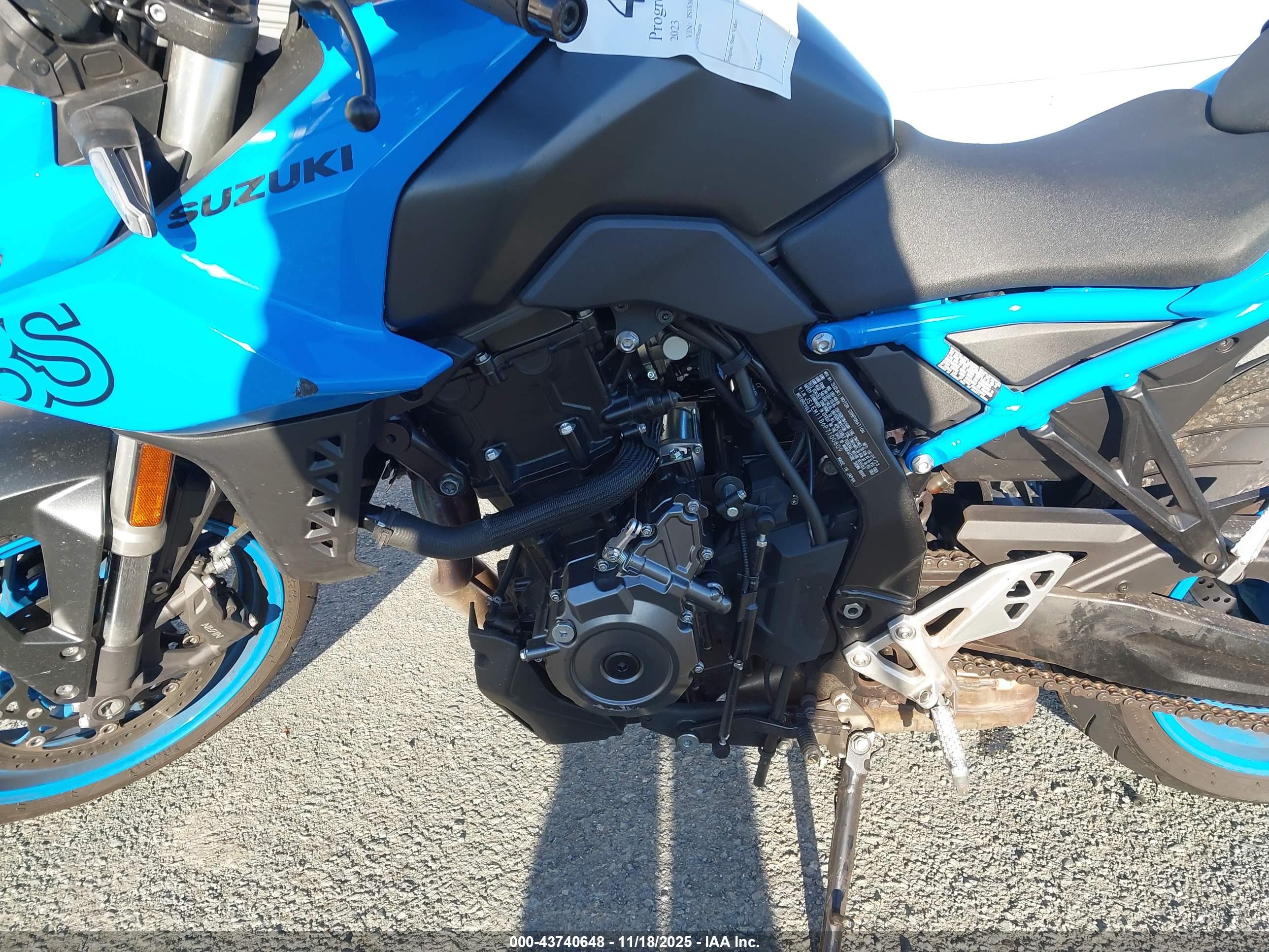 SUZUKI GSX800 image 9