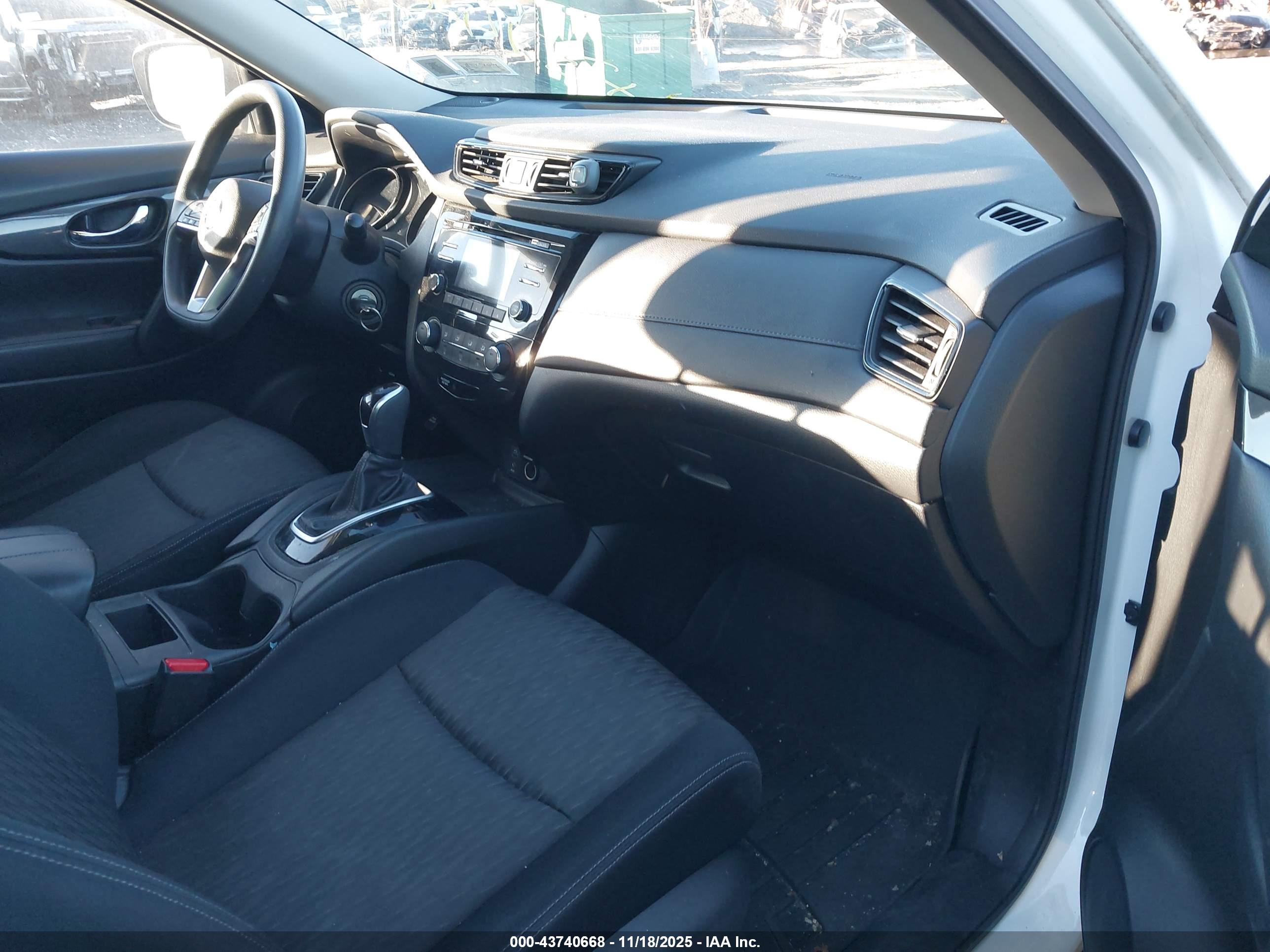 NISSAN ROGUE image 5
