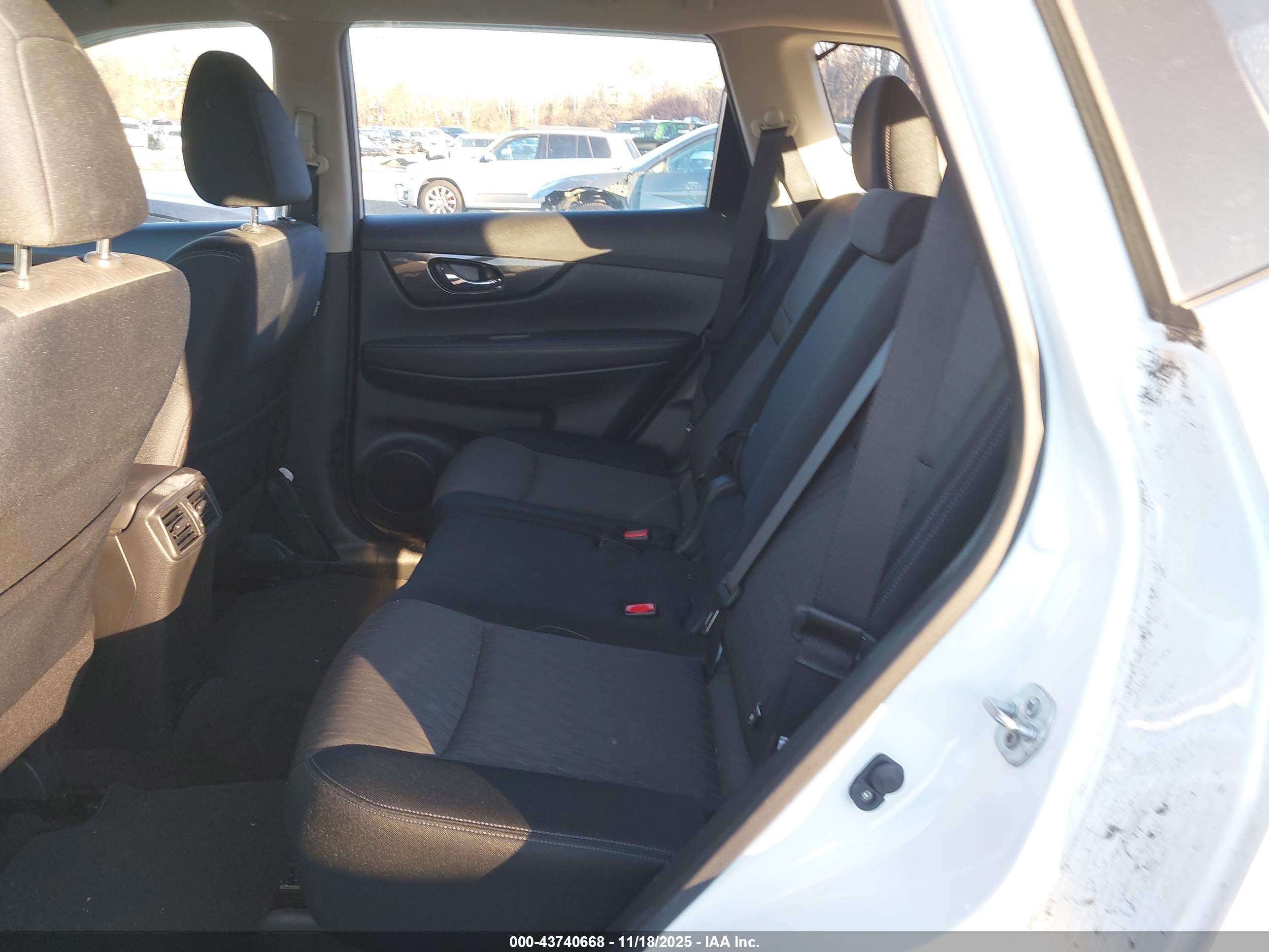 NISSAN ROGUE image 8
