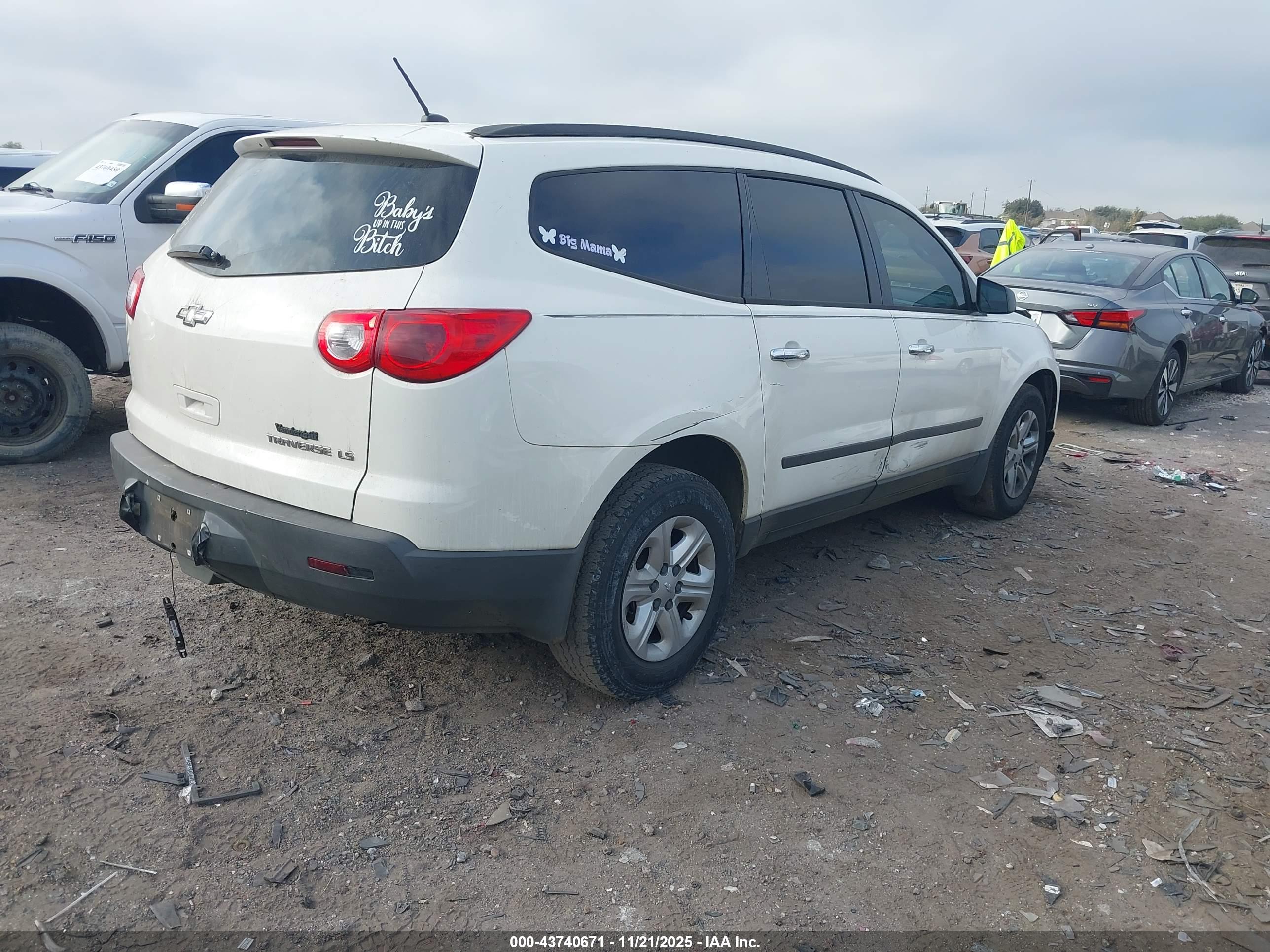 CHEVROLET TRAVERSE image 4