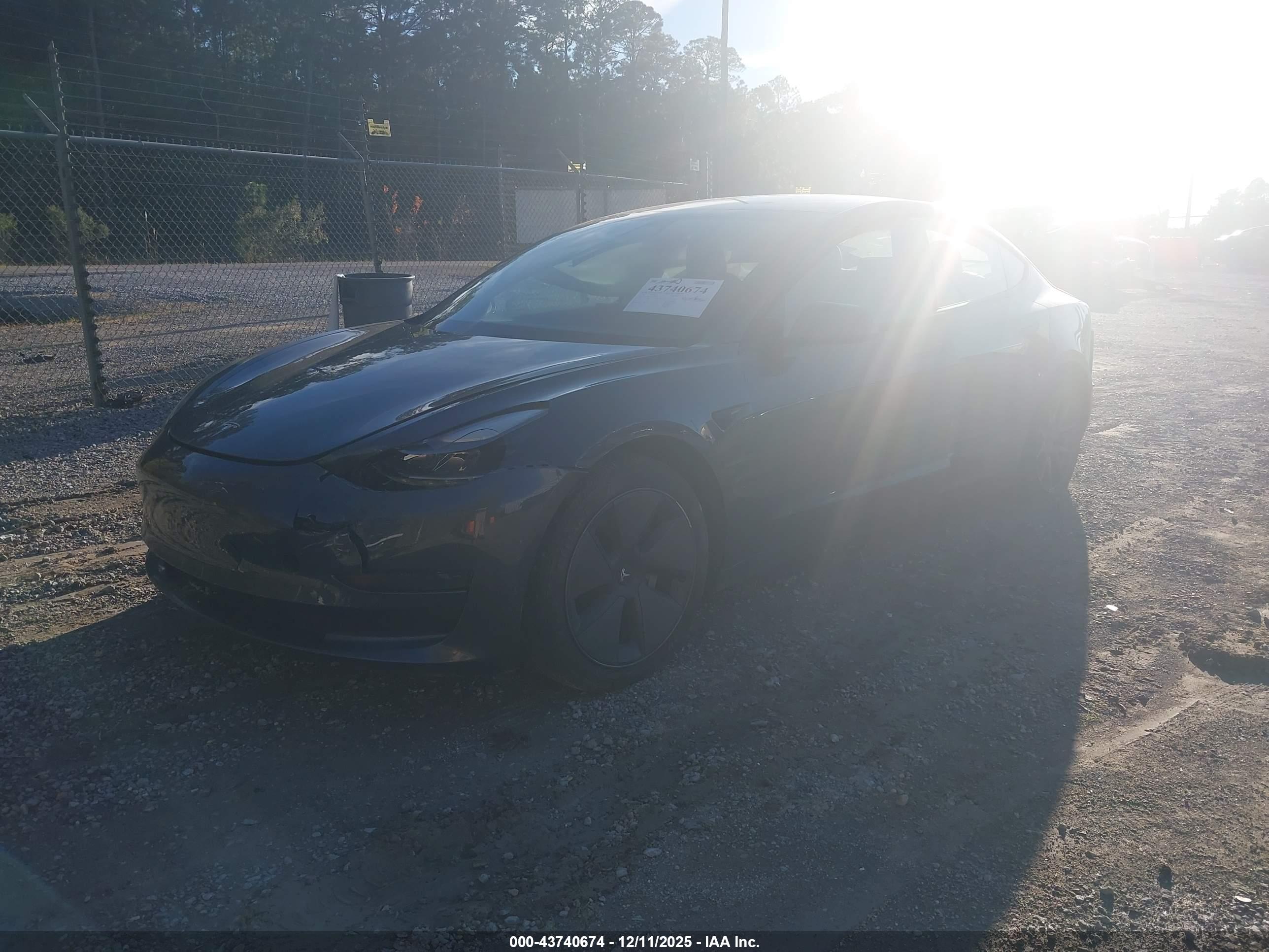 TESLA MODEL image 2
