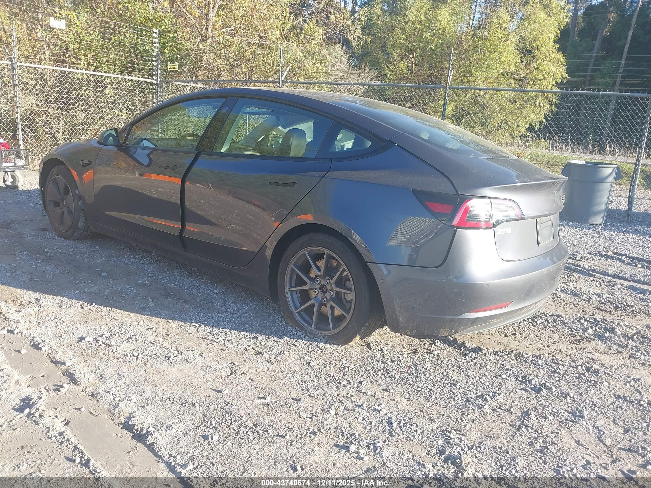 TESLA MODEL image 3