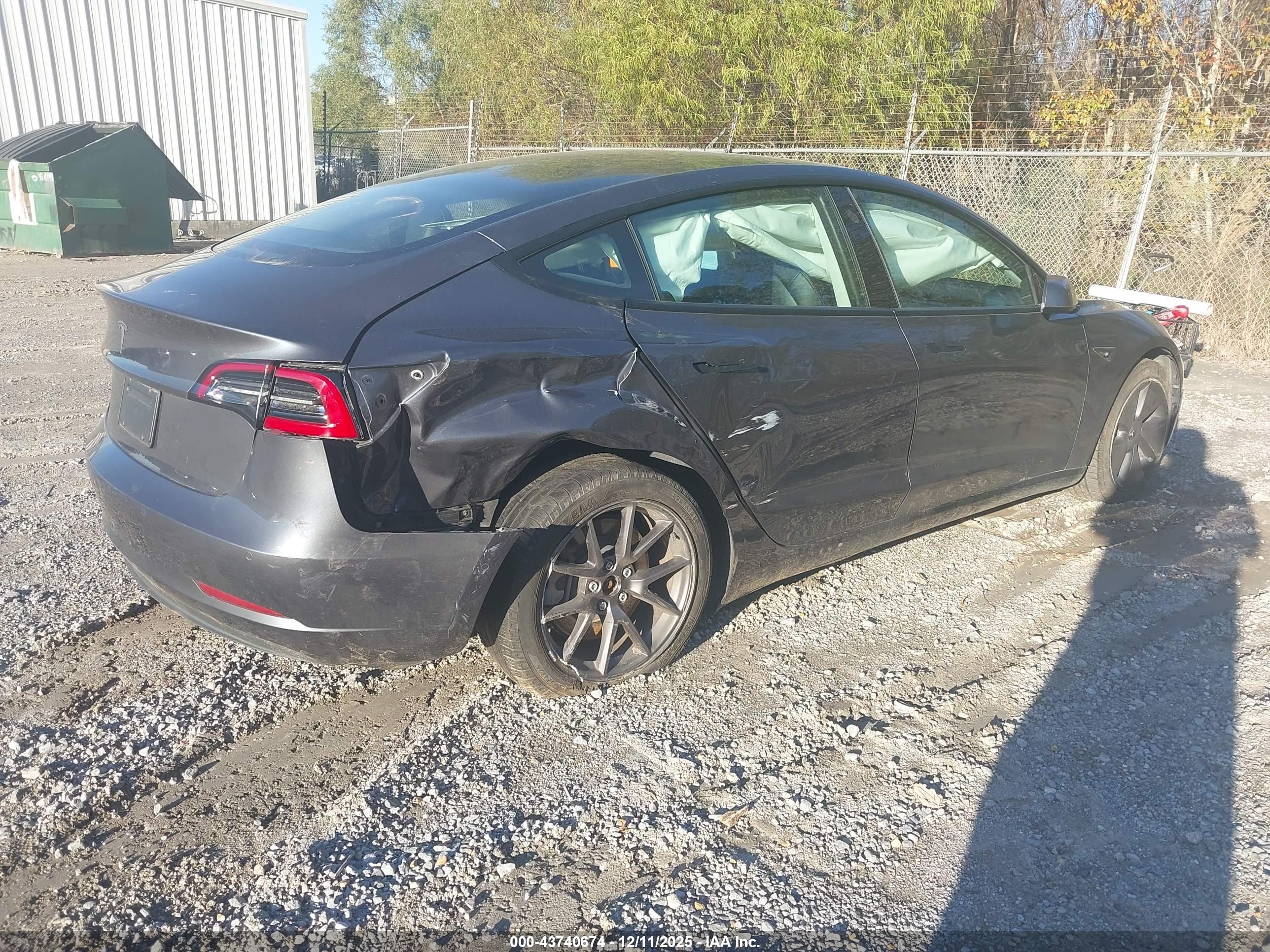TESLA MODEL image 4