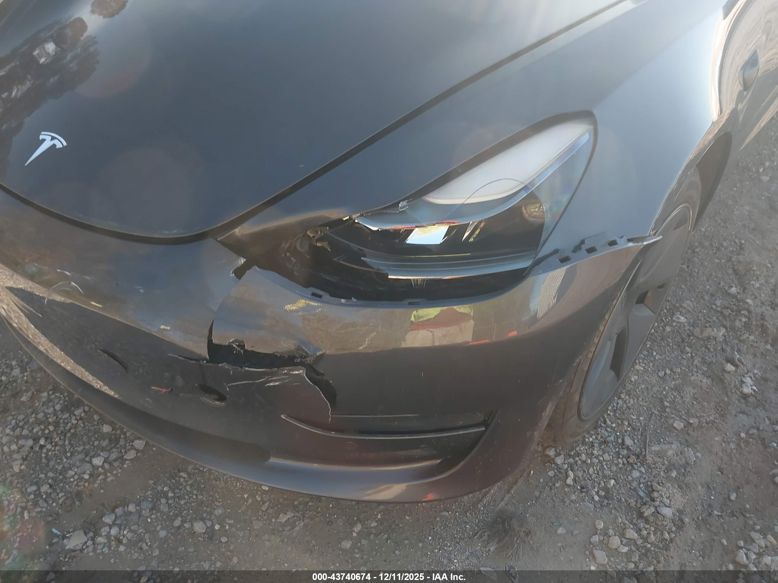 TESLA MODEL image 6