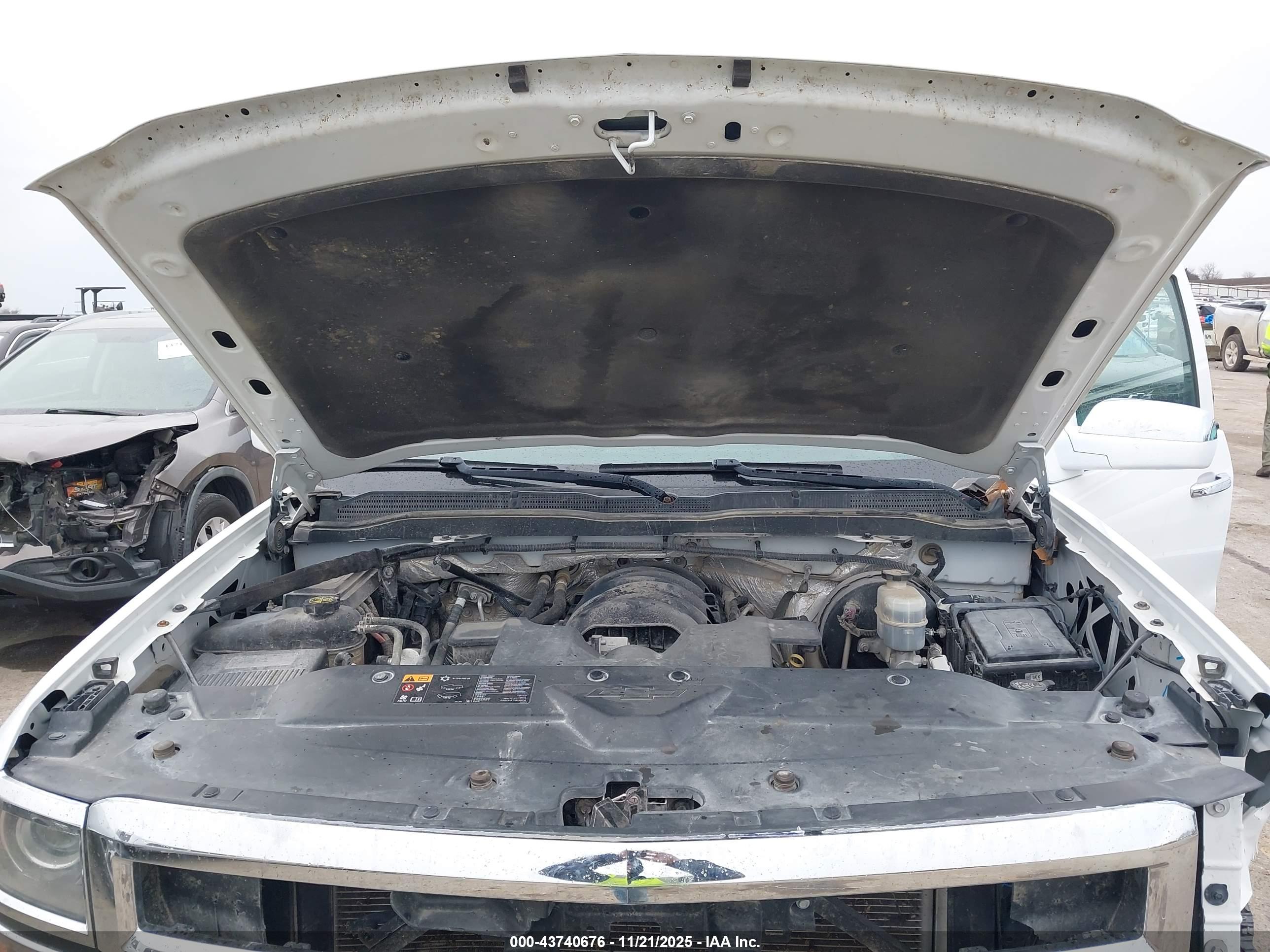 CHEVROLET SILVERADO image 10