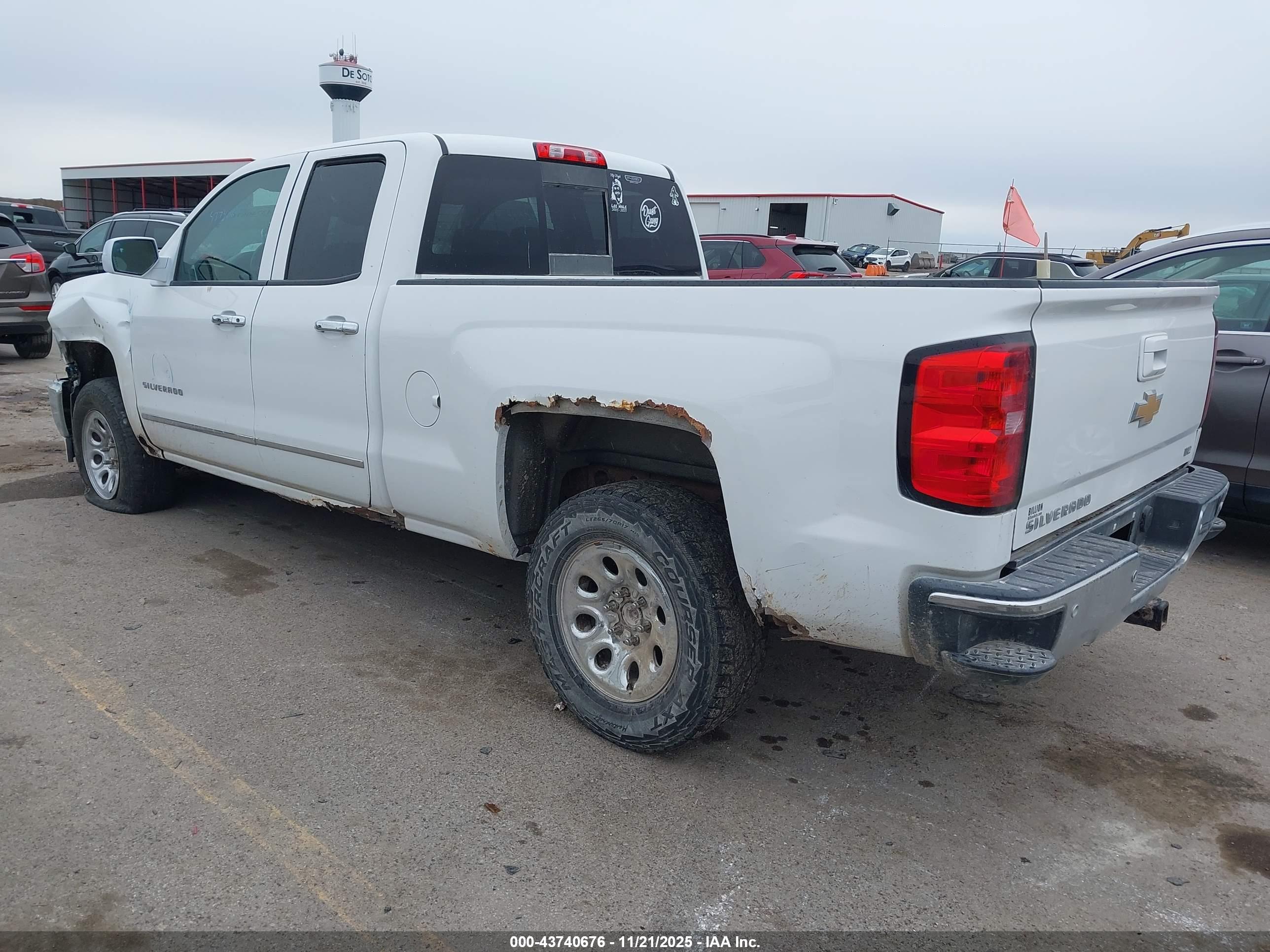 CHEVROLET SILVERADO image 3