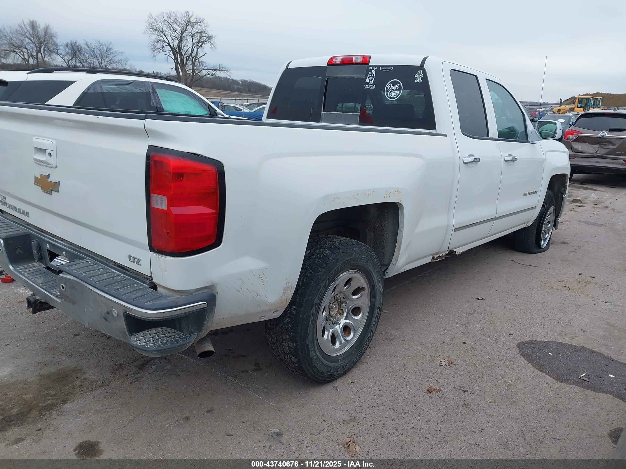 CHEVROLET SILVERADO image 4