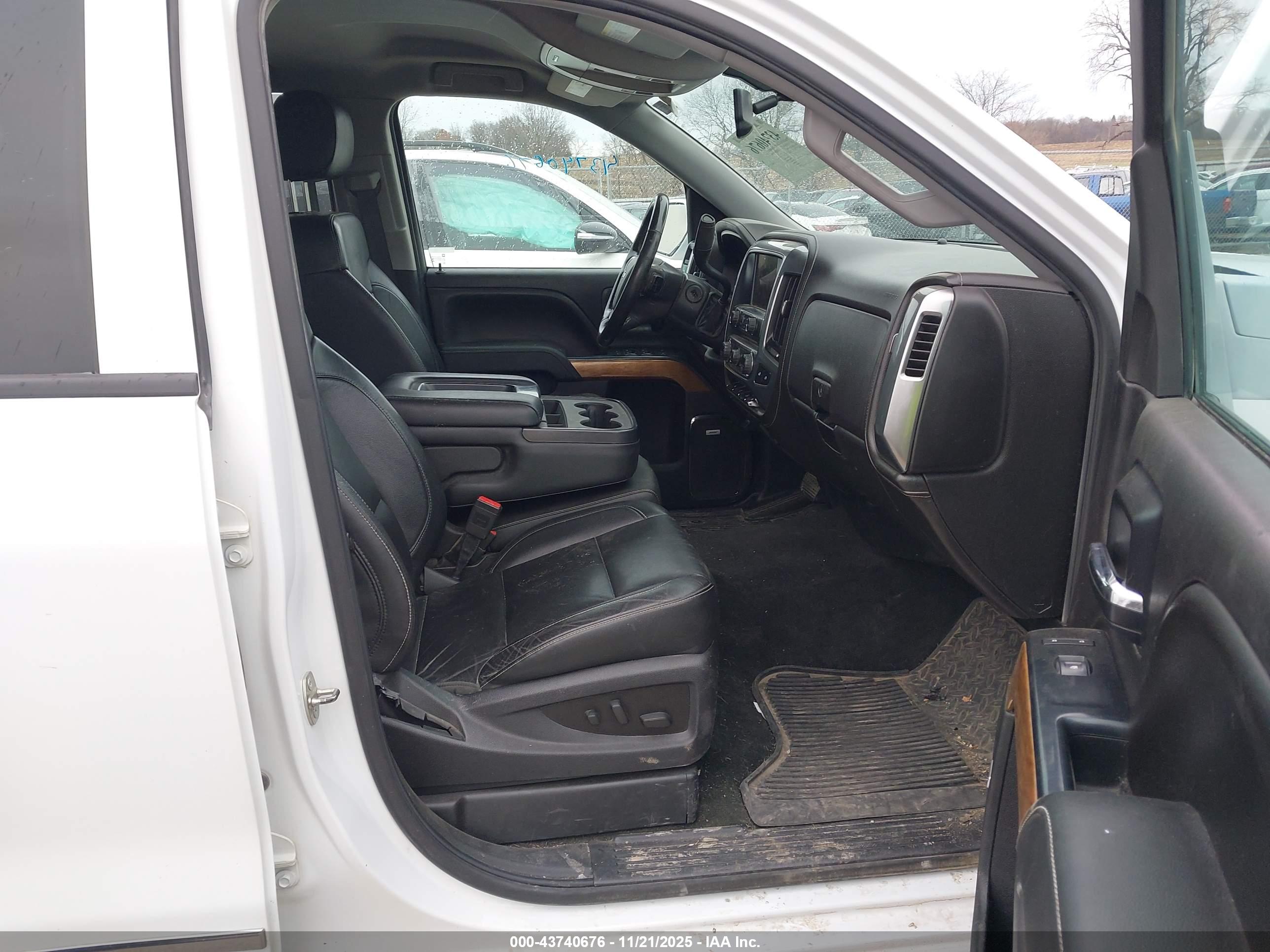 CHEVROLET SILVERADO image 5
