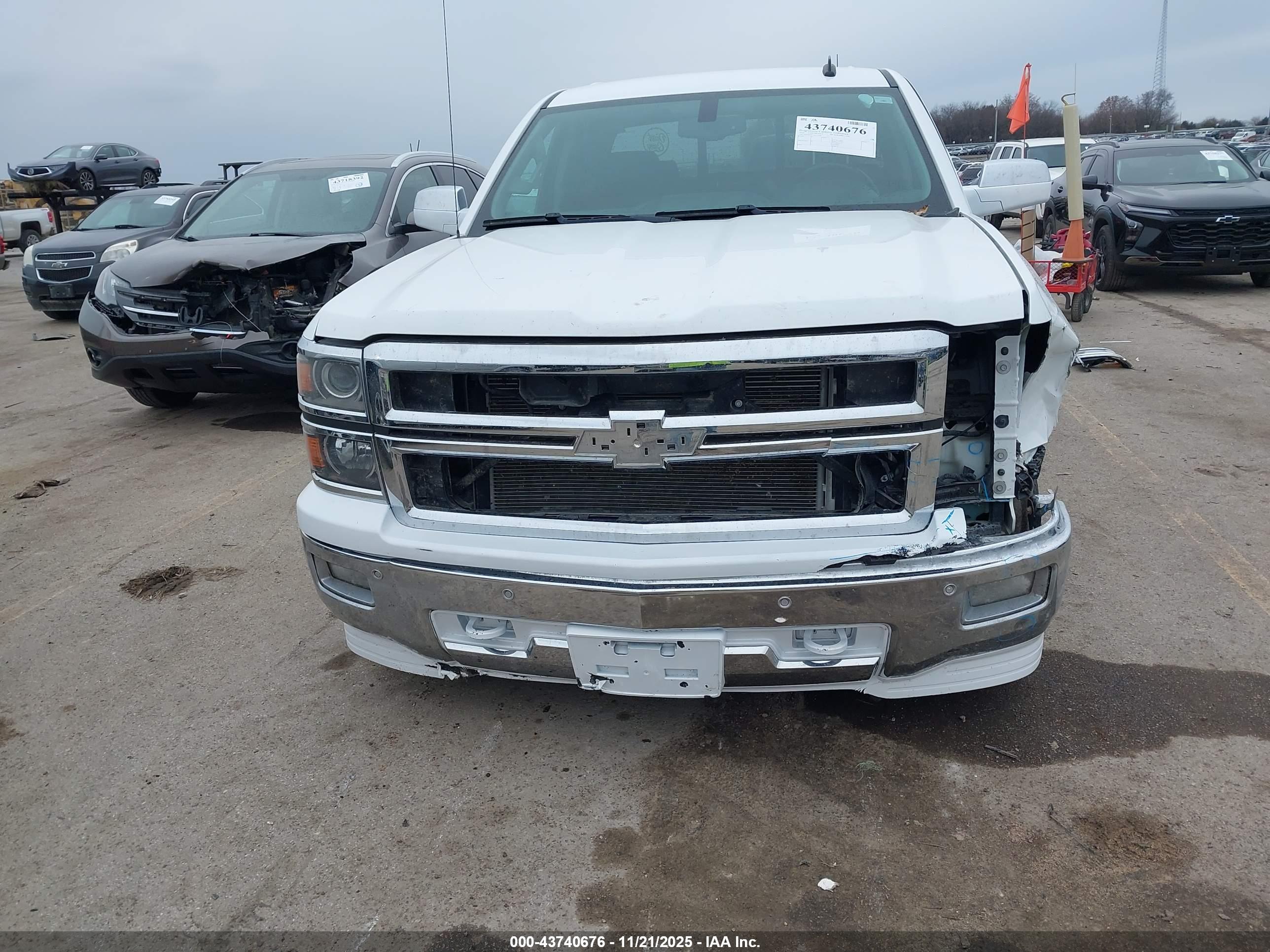 CHEVROLET SILVERADO image 6