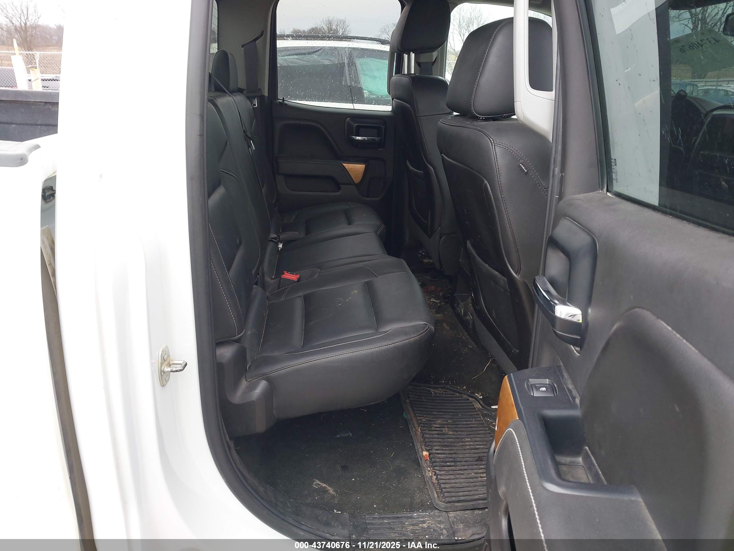 CHEVROLET SILVERADO image 8