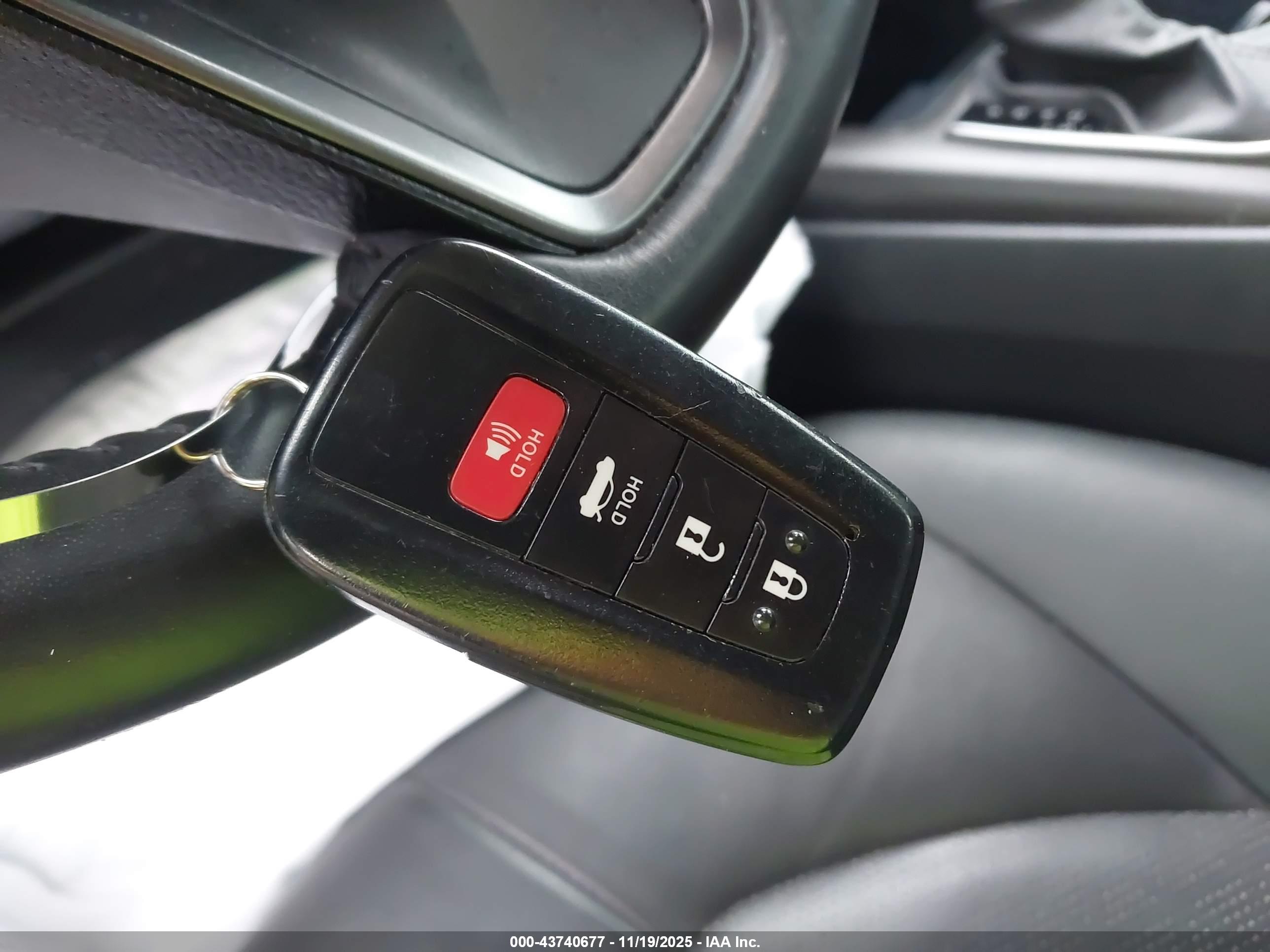 TOYOTA CAMRY image 11
