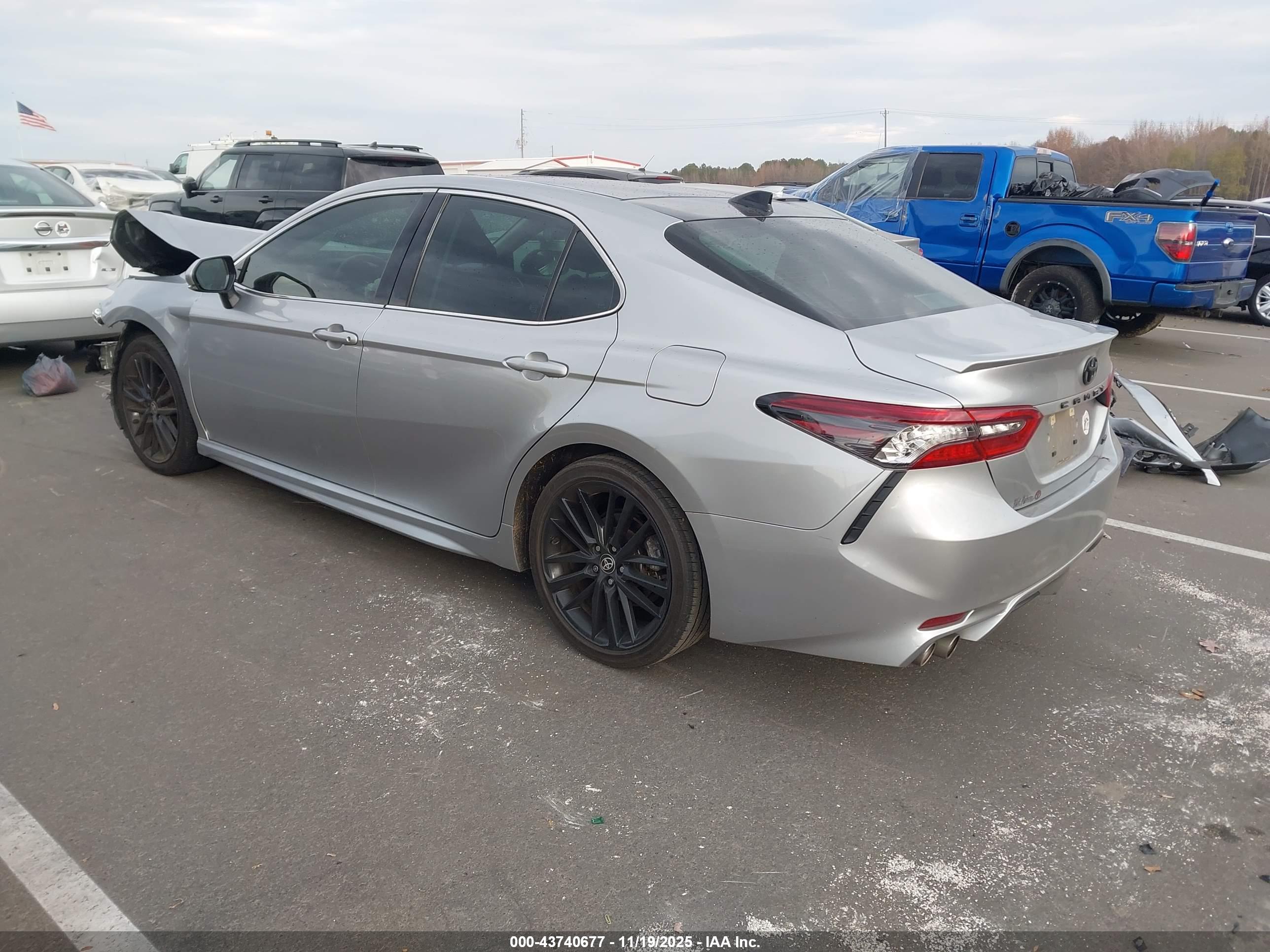 TOYOTA CAMRY image 3