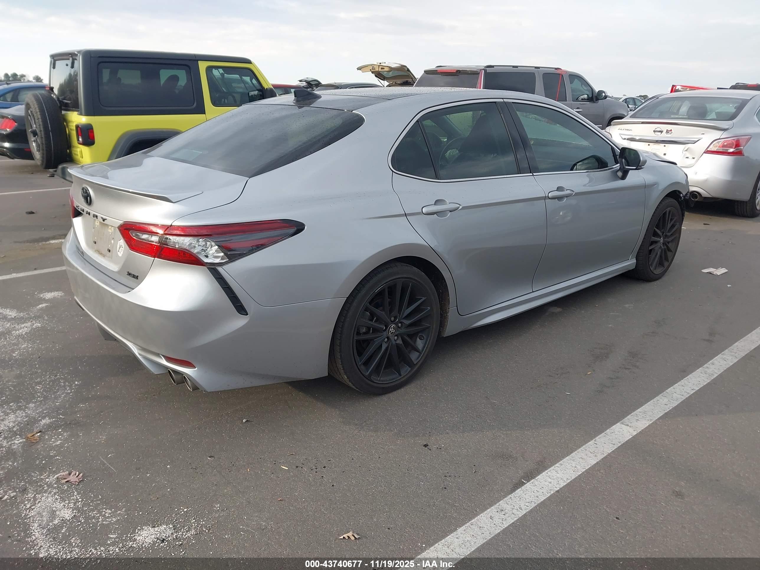 TOYOTA CAMRY image 4