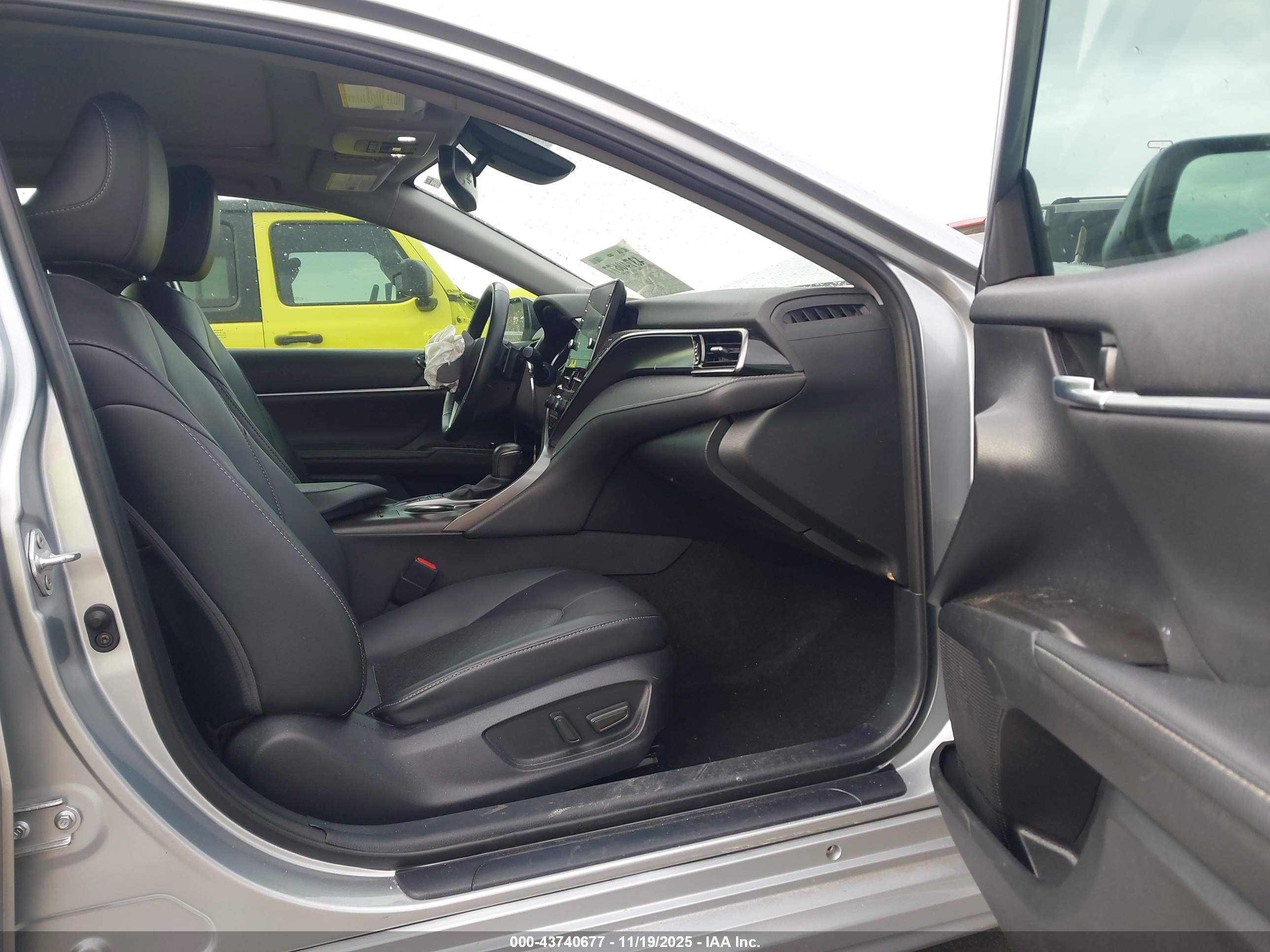 TOYOTA CAMRY image 5
