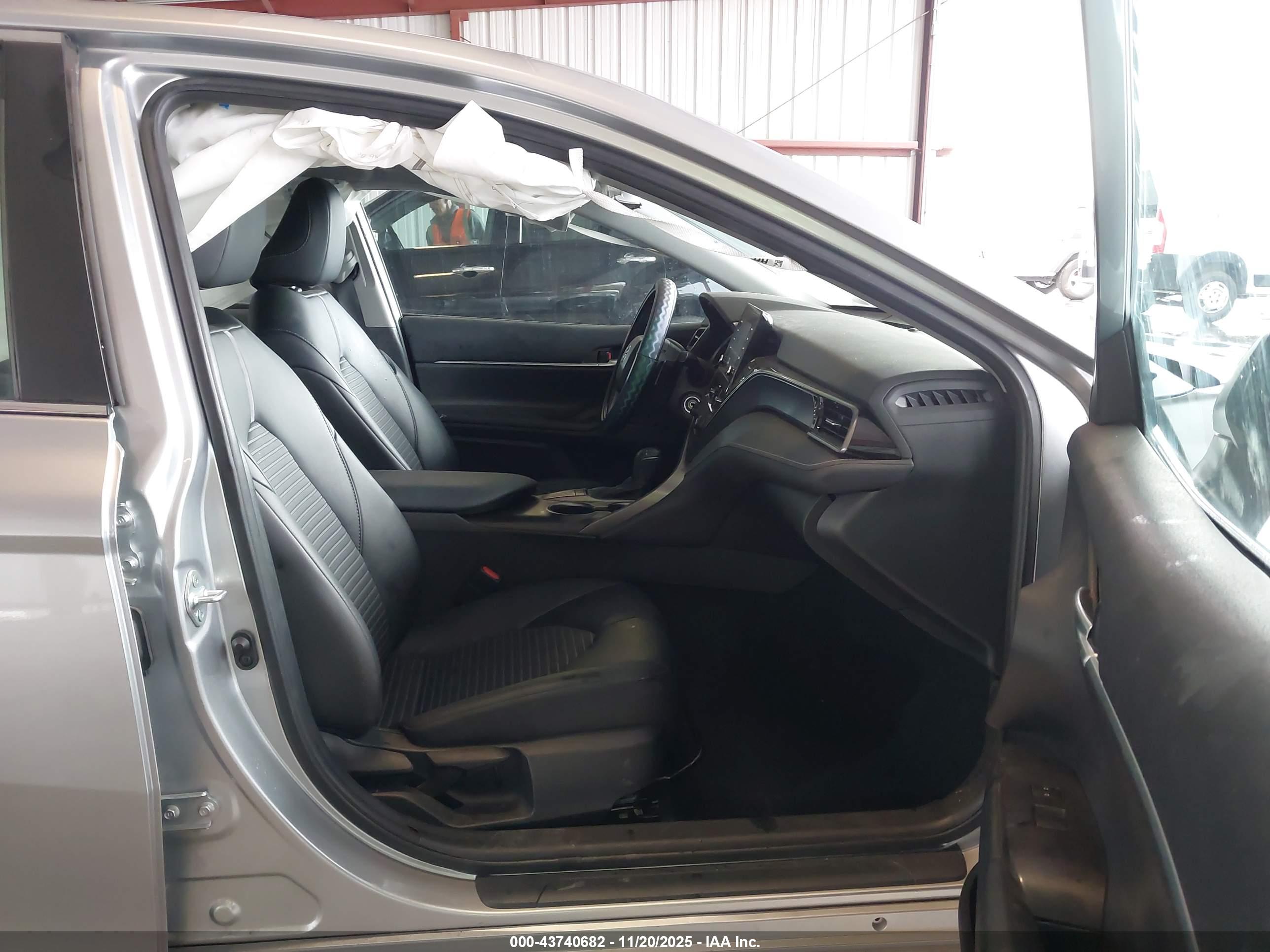 TOYOTA CAMRY image 5