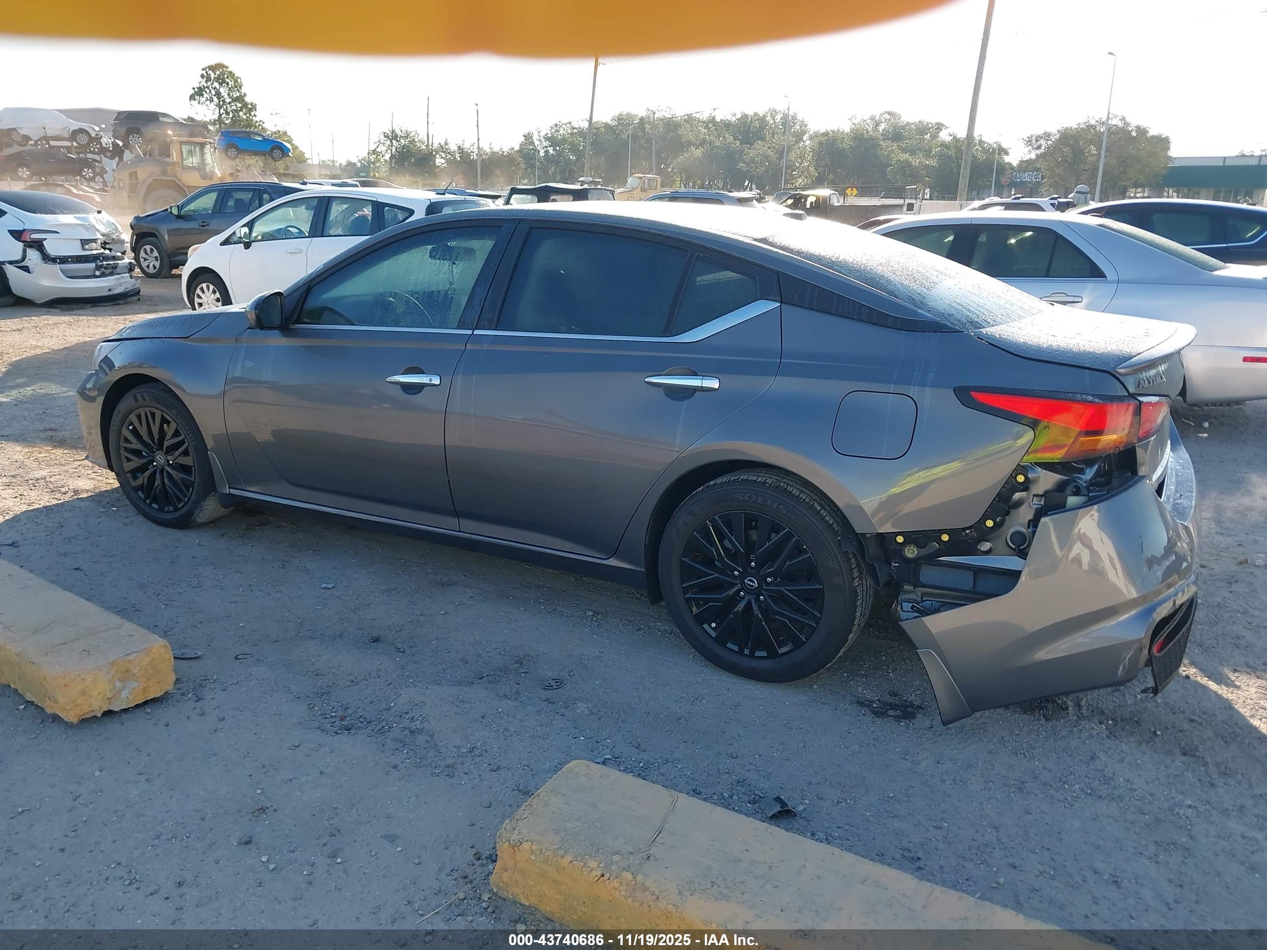 NISSAN ALTIMA image 3