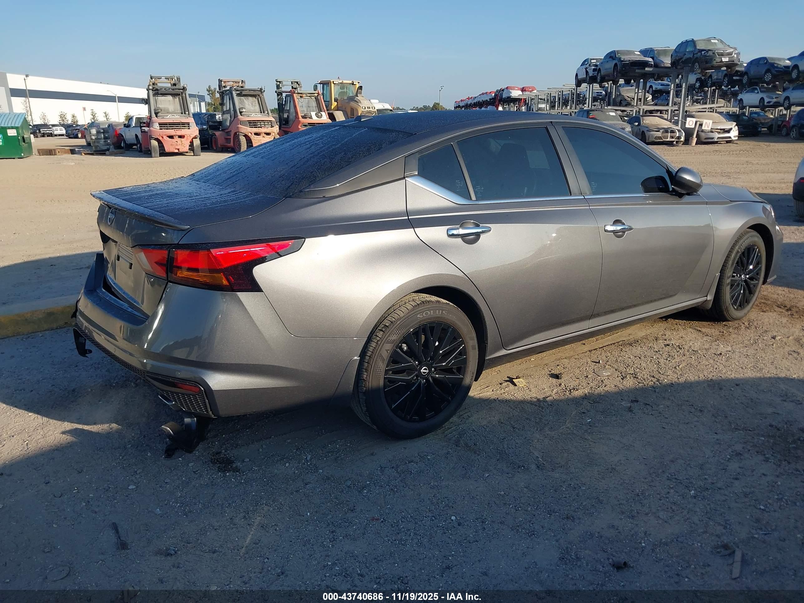 NISSAN ALTIMA image 4