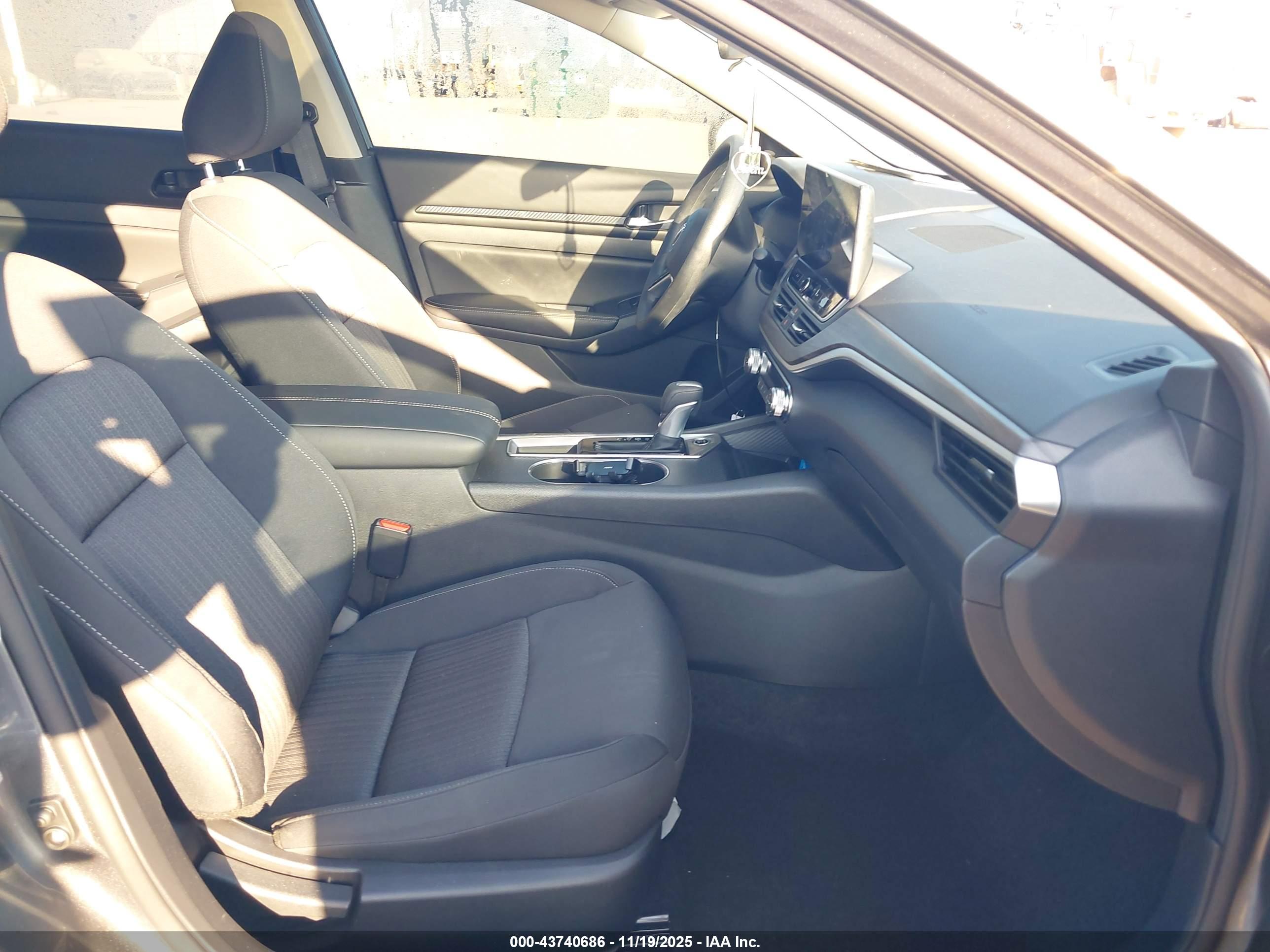 NISSAN ALTIMA image 5