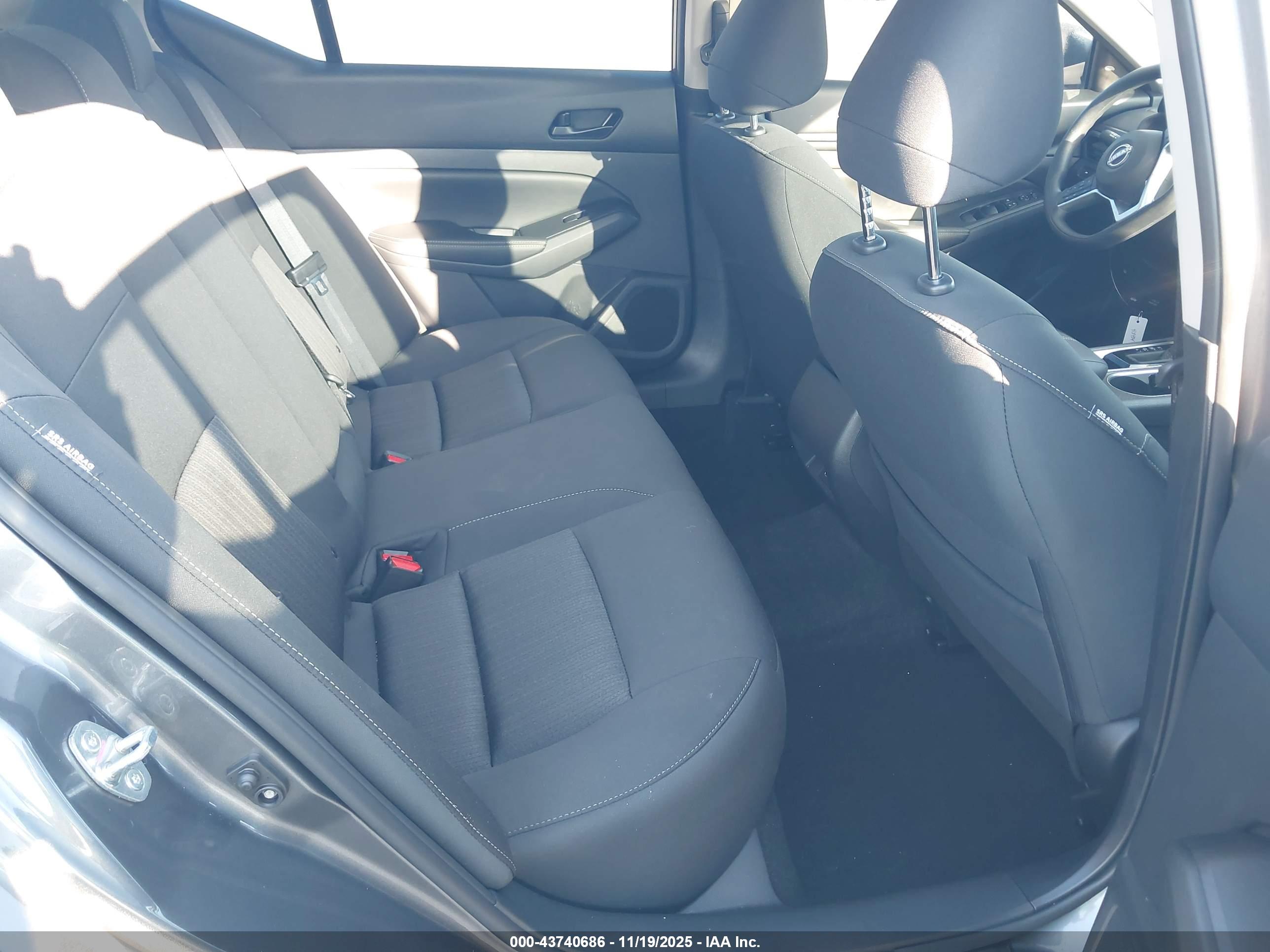 NISSAN ALTIMA image 8