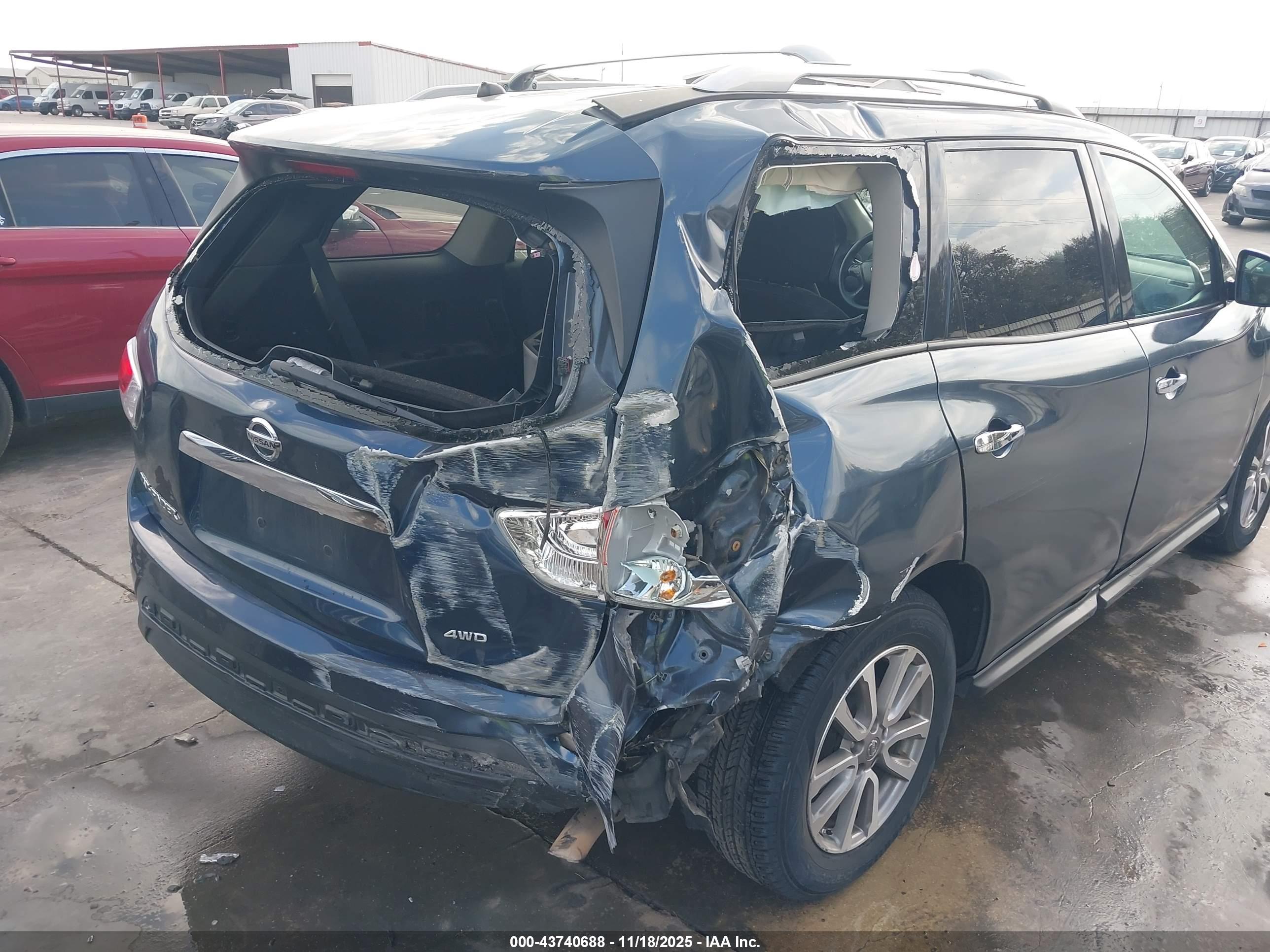 NISSAN PATHFINDER image 6