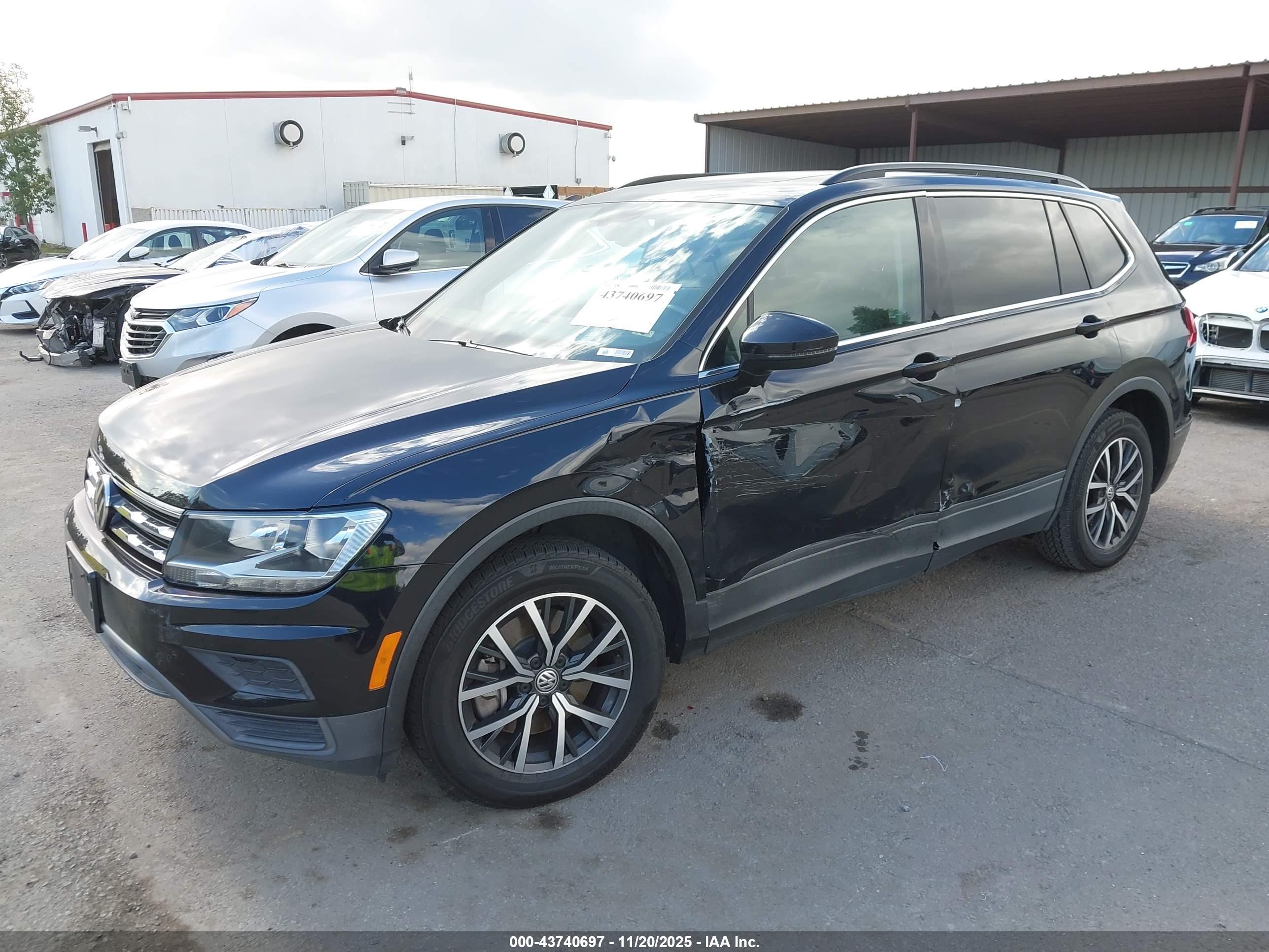 VOLKSWAGEN TIGUAN image 2
