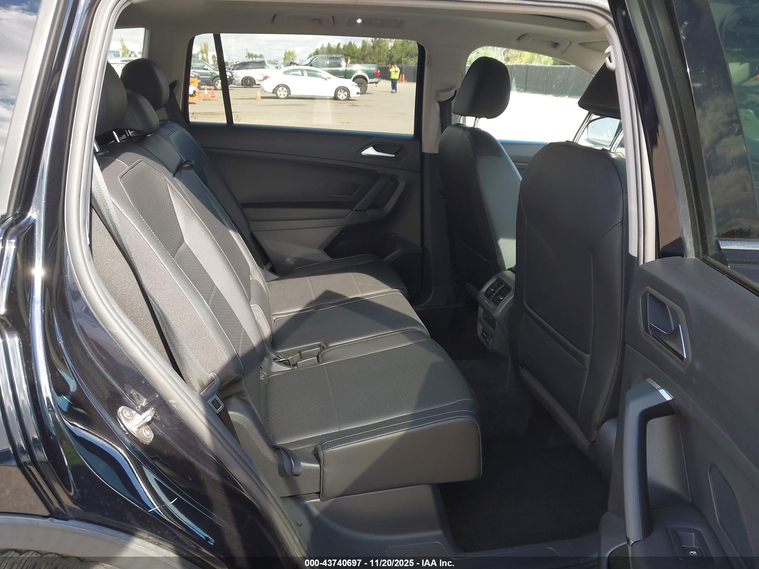 VOLKSWAGEN TIGUAN image 8