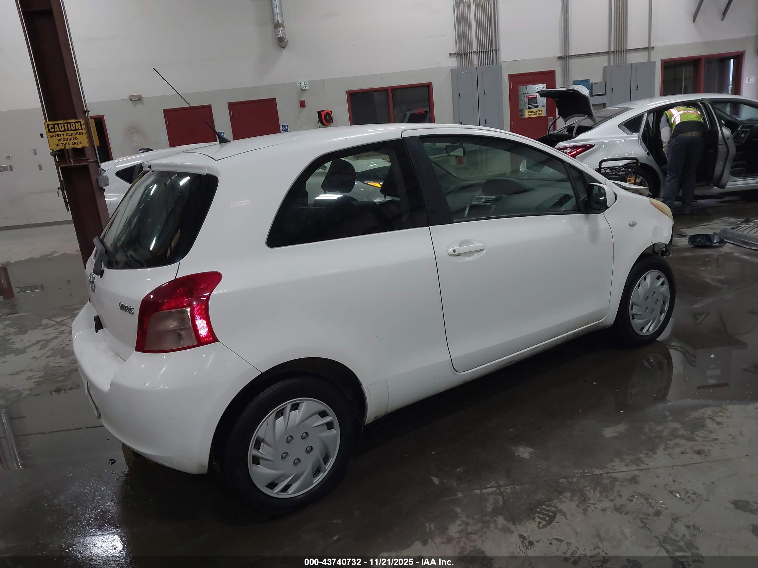 TOYOTA YARIS image 4