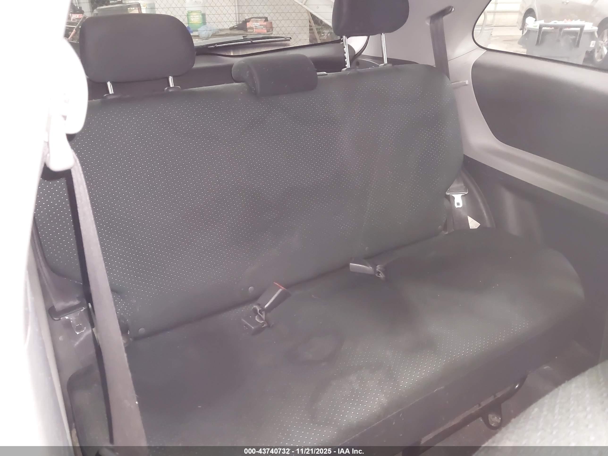 TOYOTA YARIS image 8