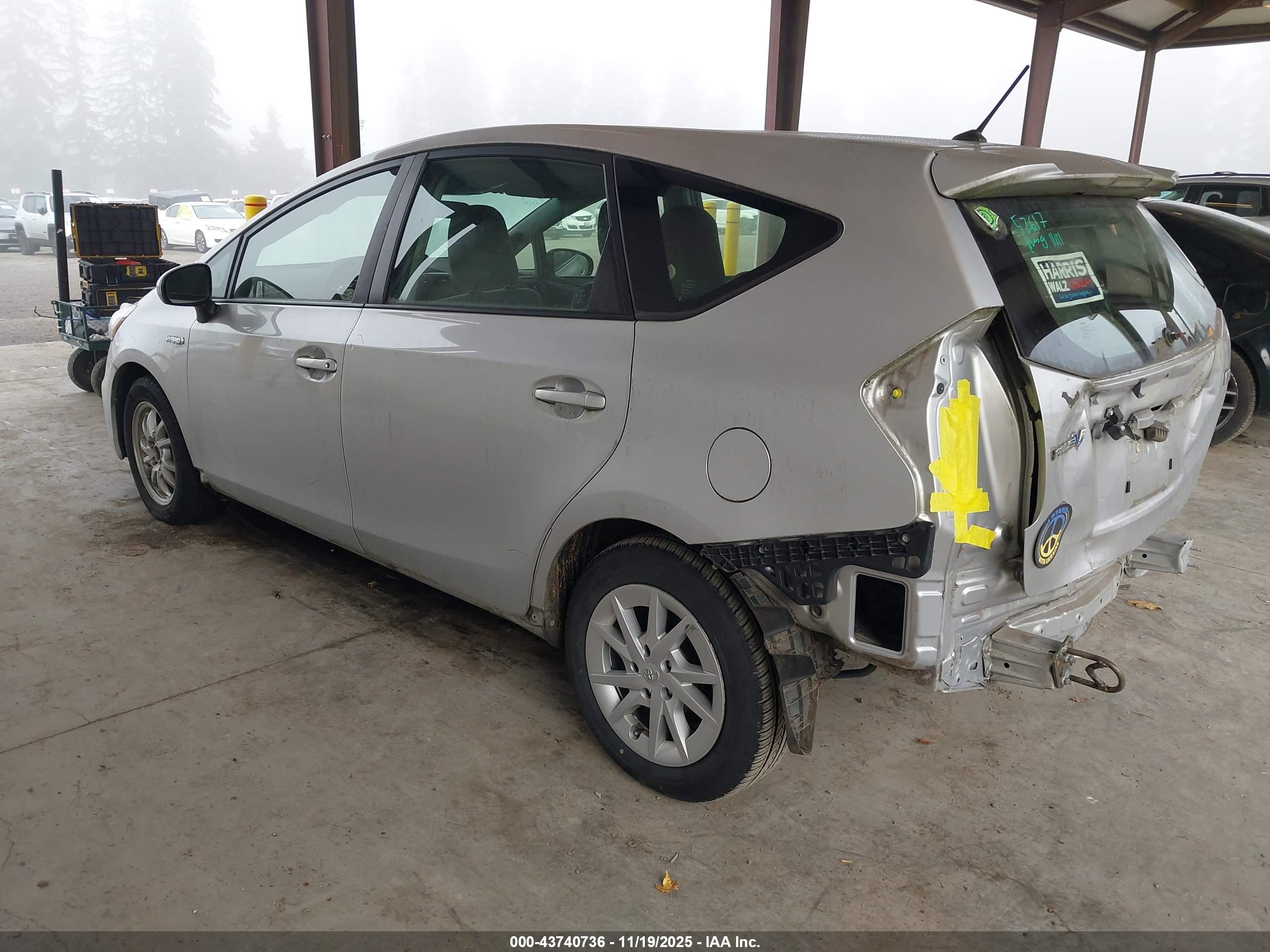 TOYOTA PRIUS image 3