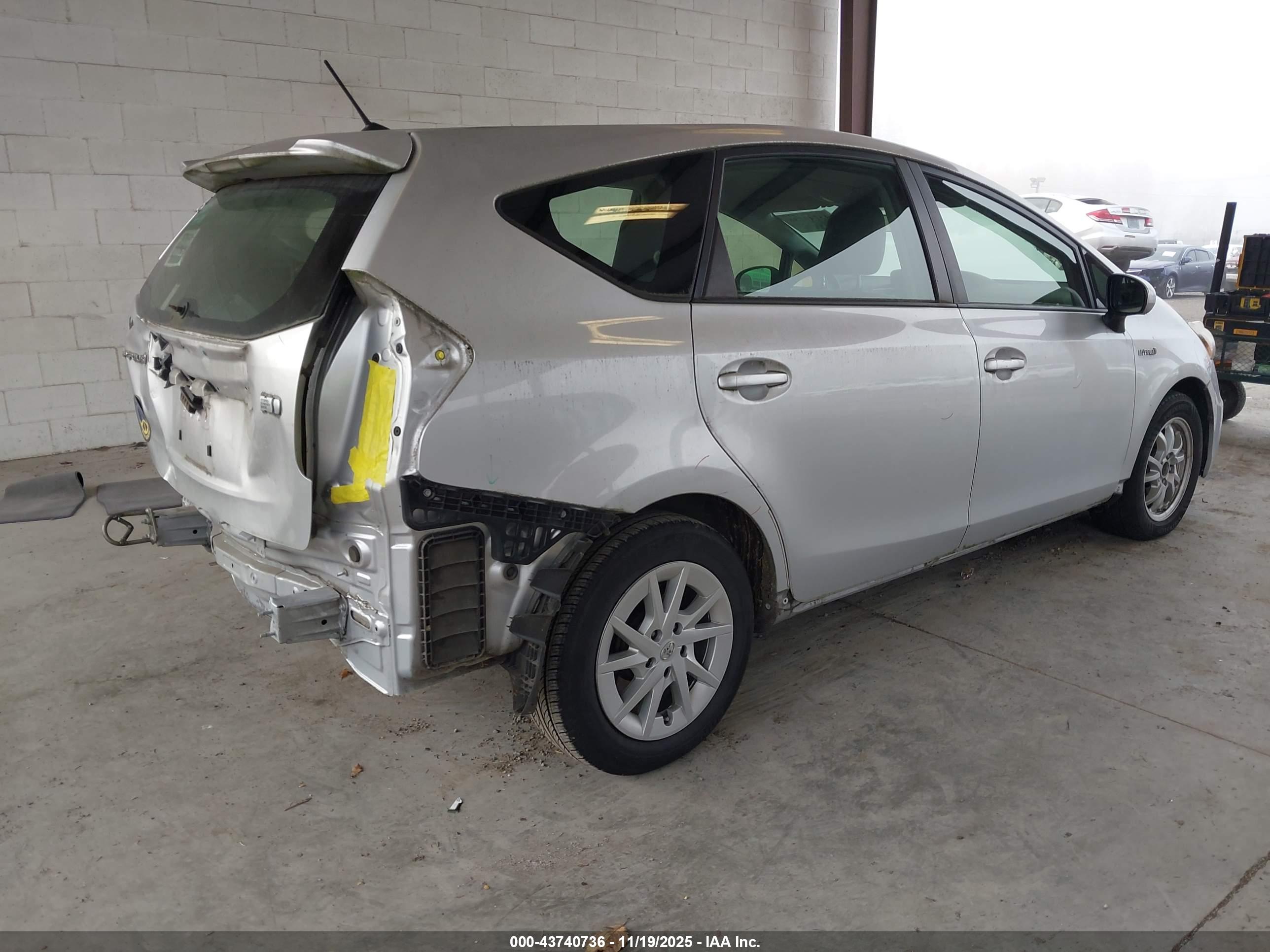 TOYOTA PRIUS image 4