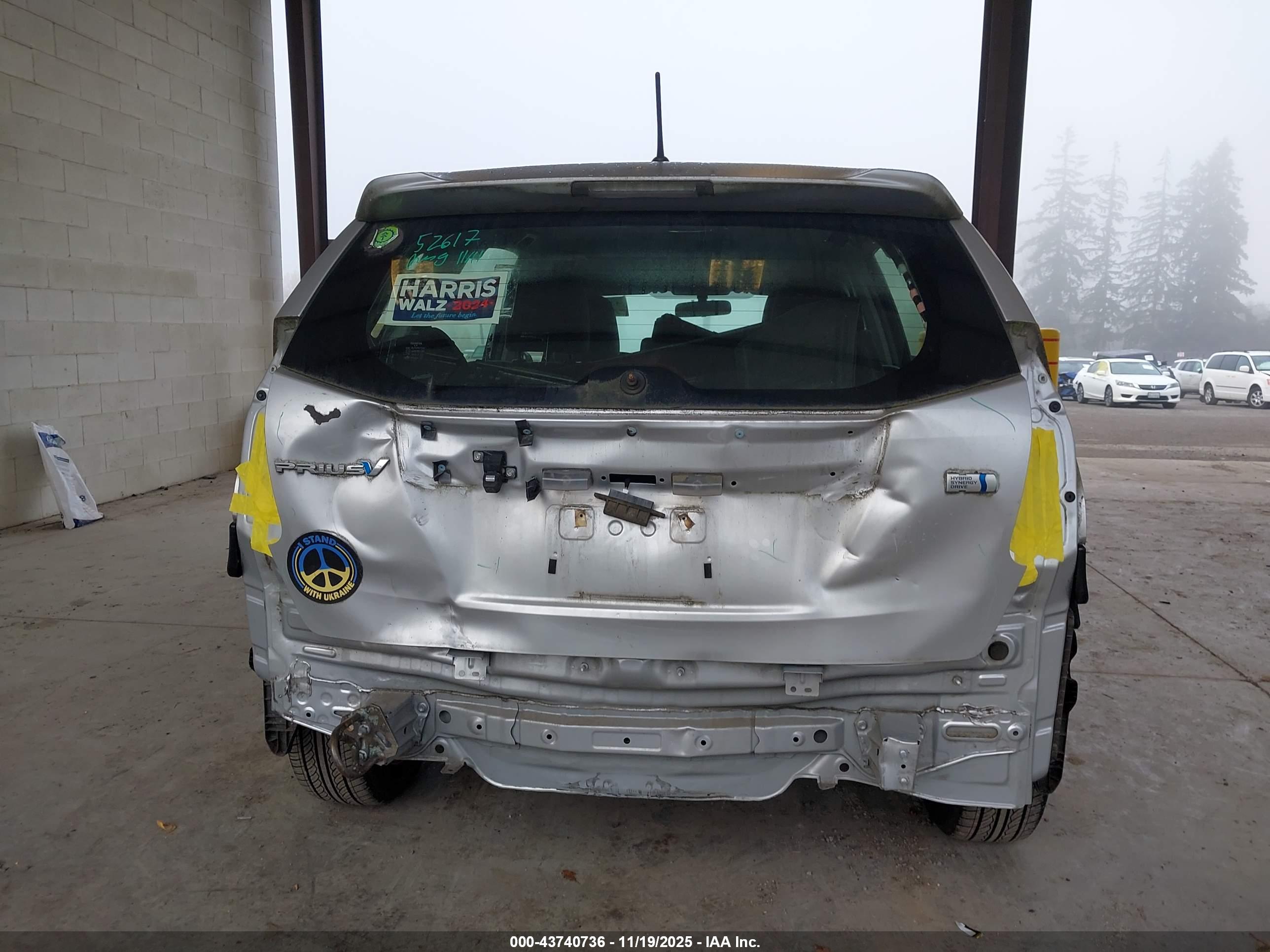 TOYOTA PRIUS image 6