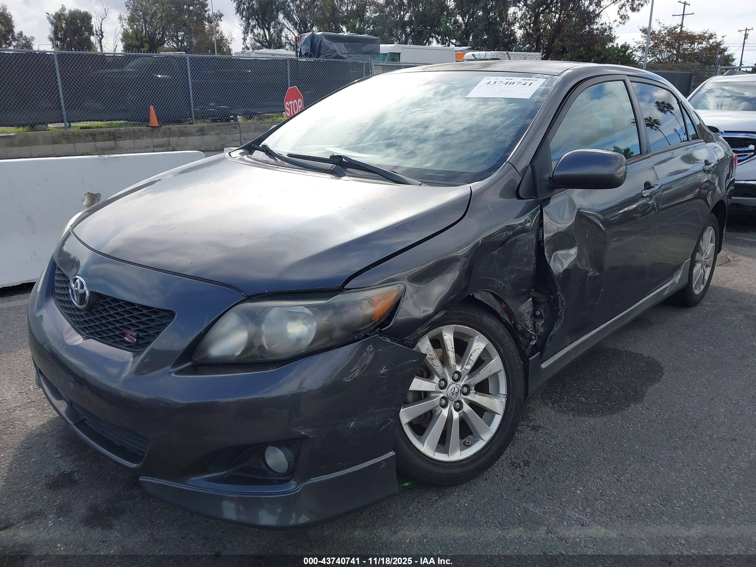 TOYOTA COROLLA image 2