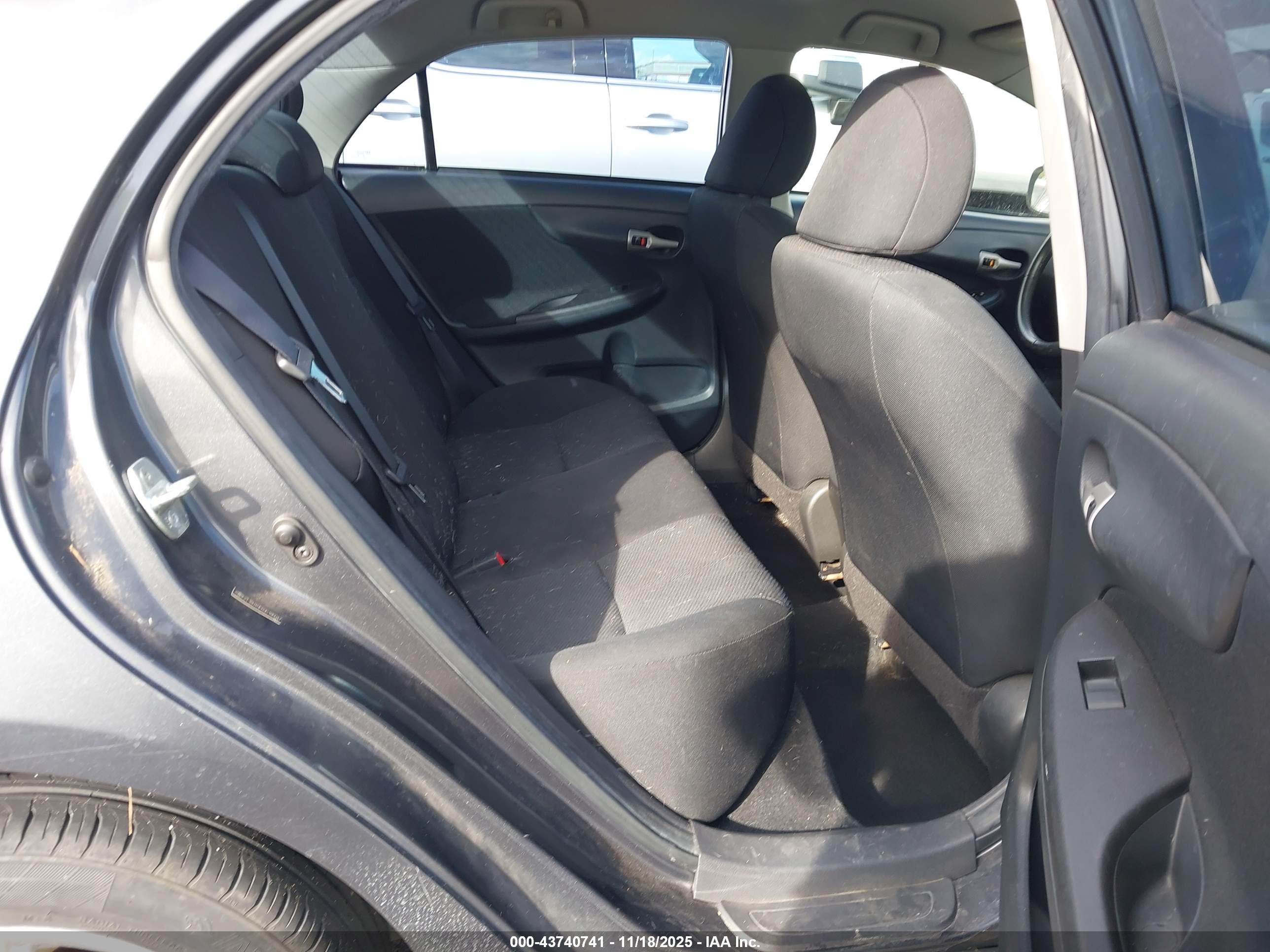 TOYOTA COROLLA image 8