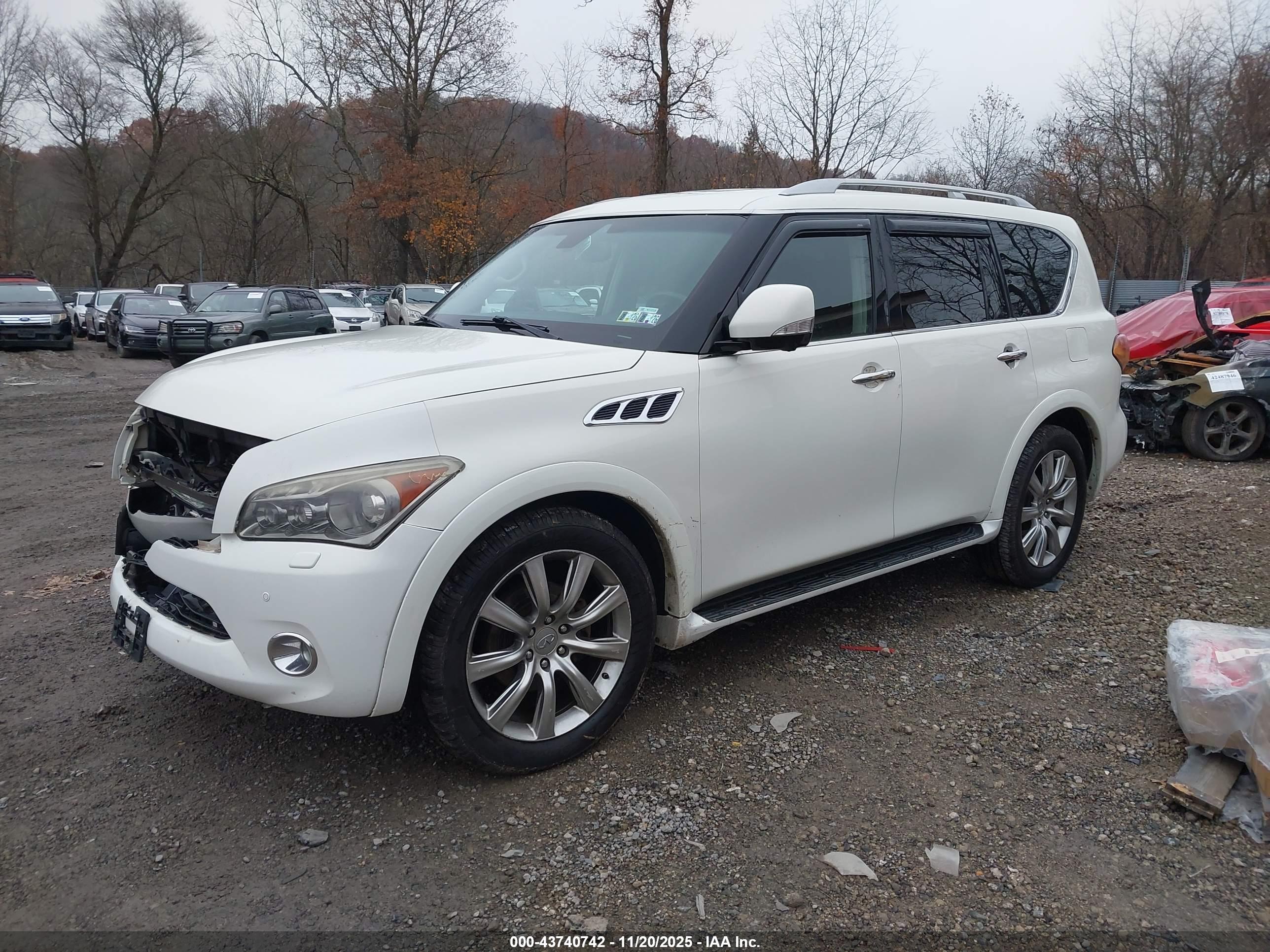 INFINITI QX56 image 2