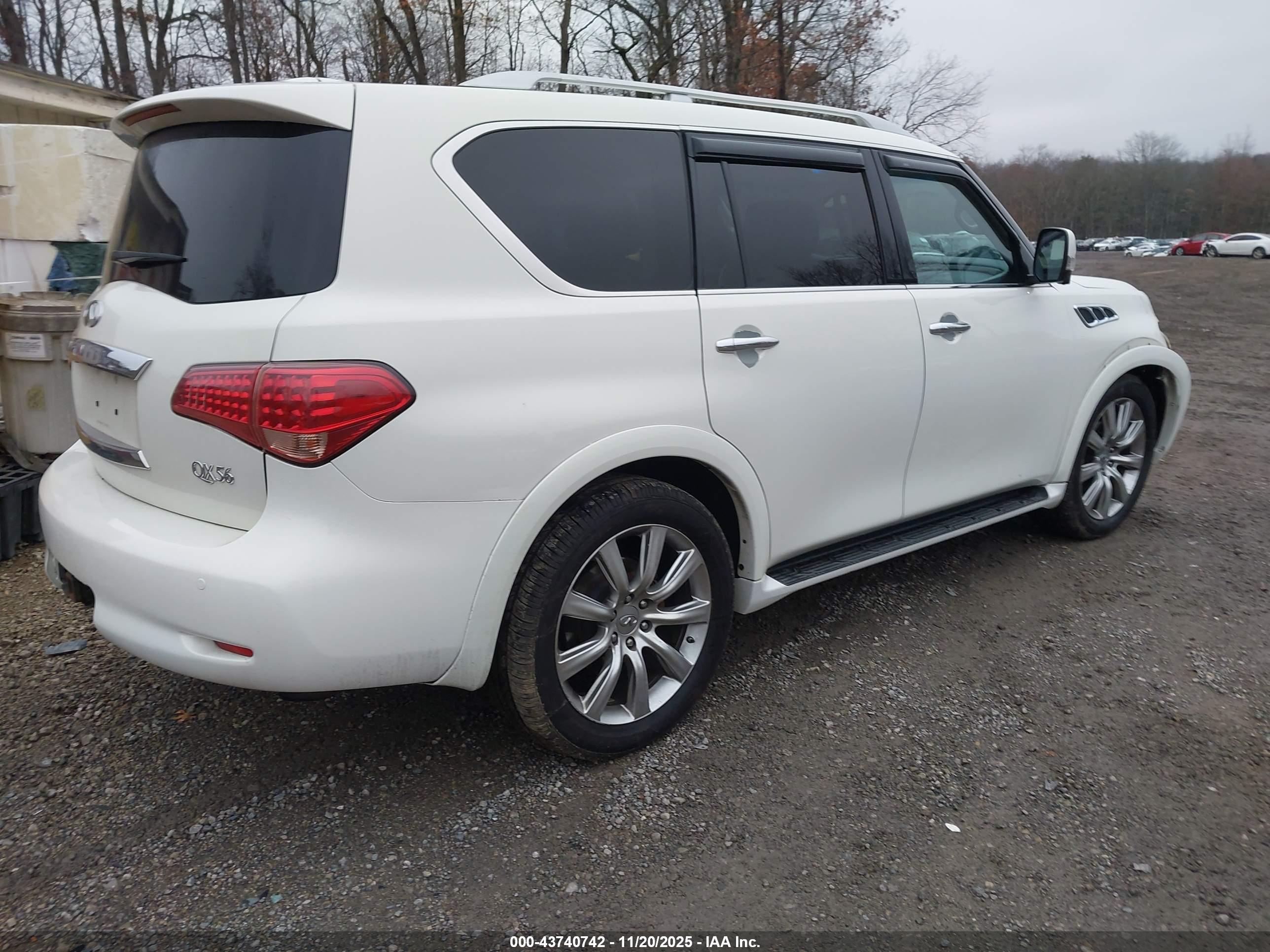 INFINITI QX56 image 4