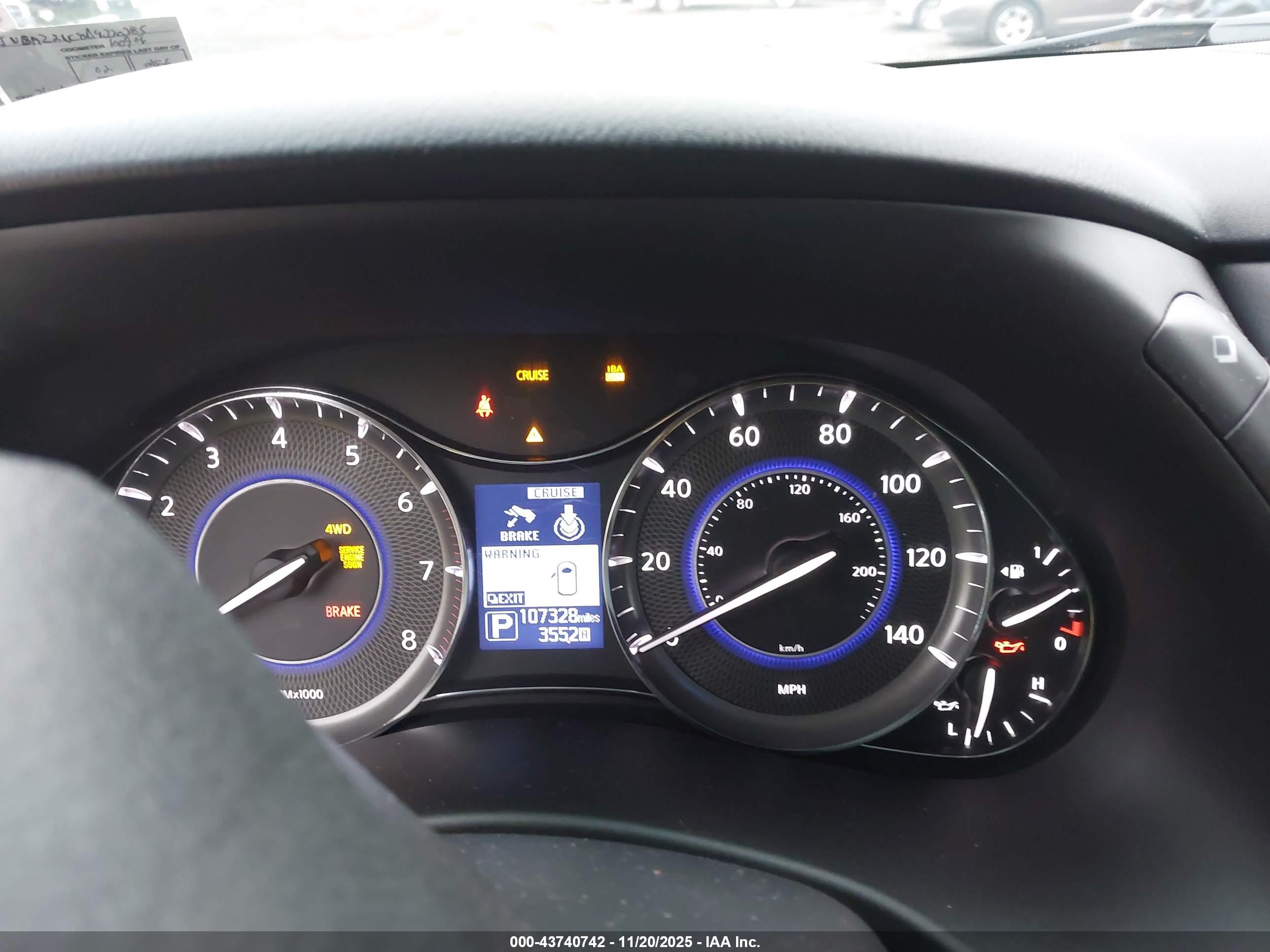 INFINITI QX56 image 7