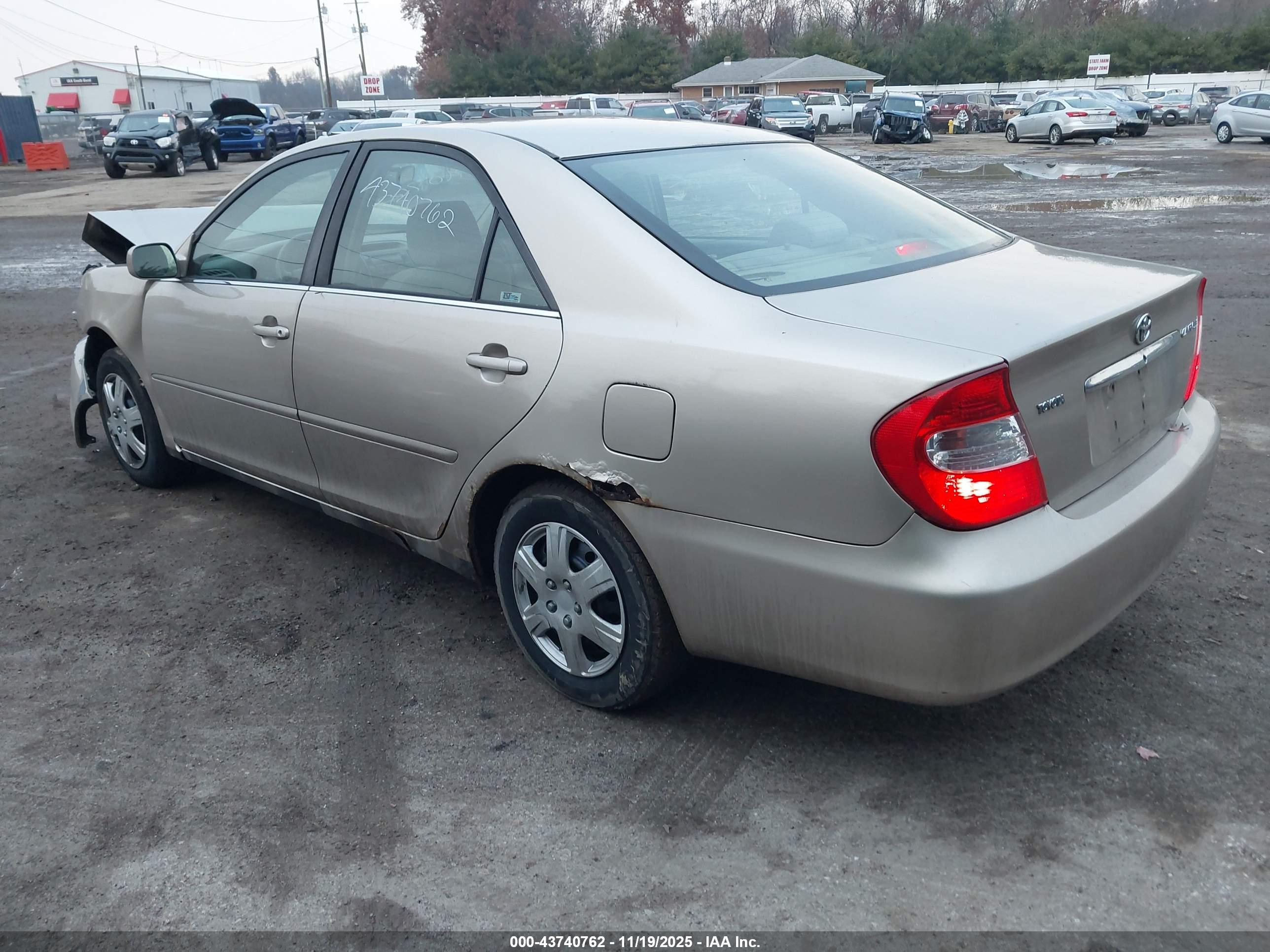 TOYOTA CAMRY image 3