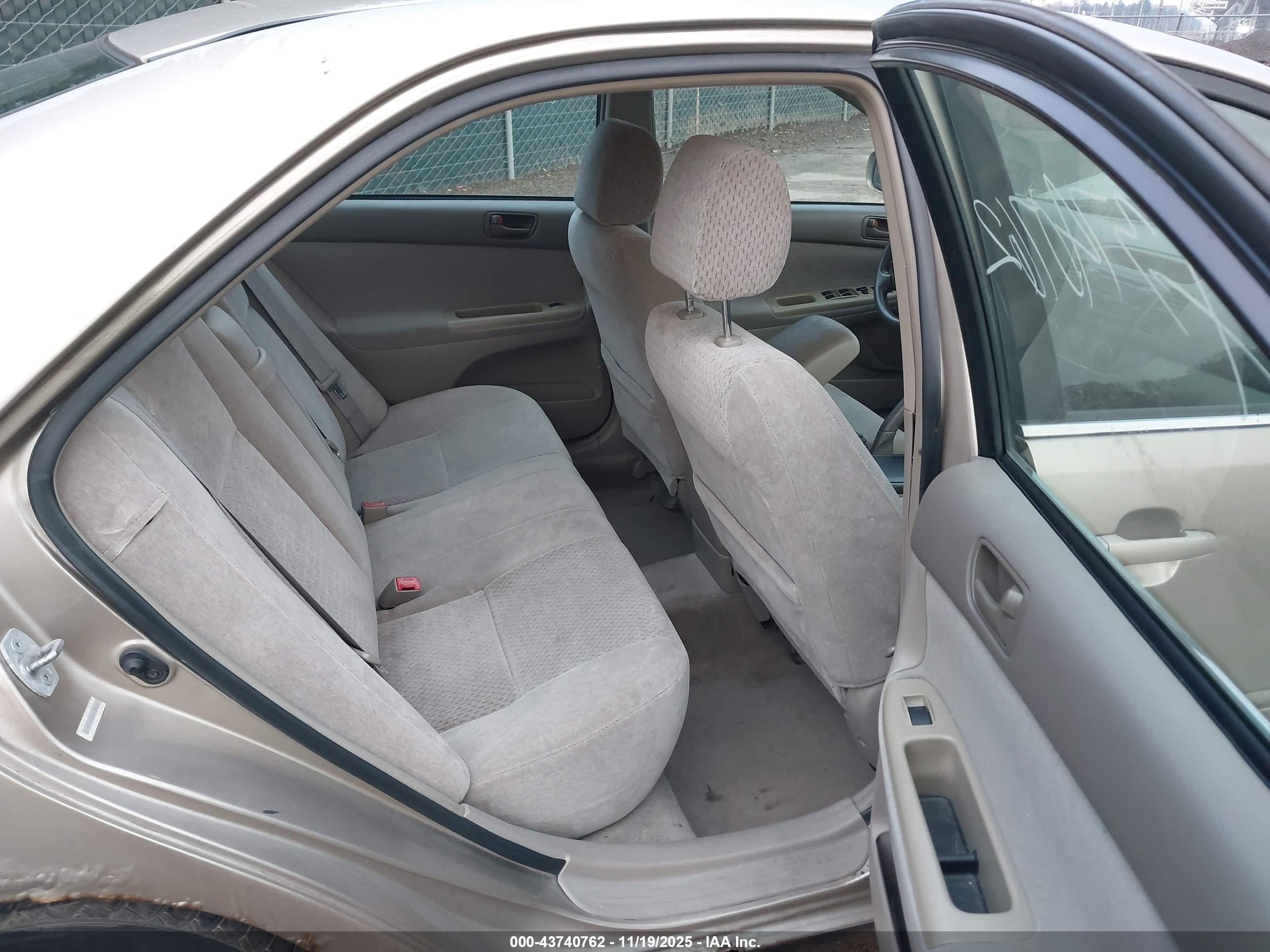TOYOTA CAMRY image 8