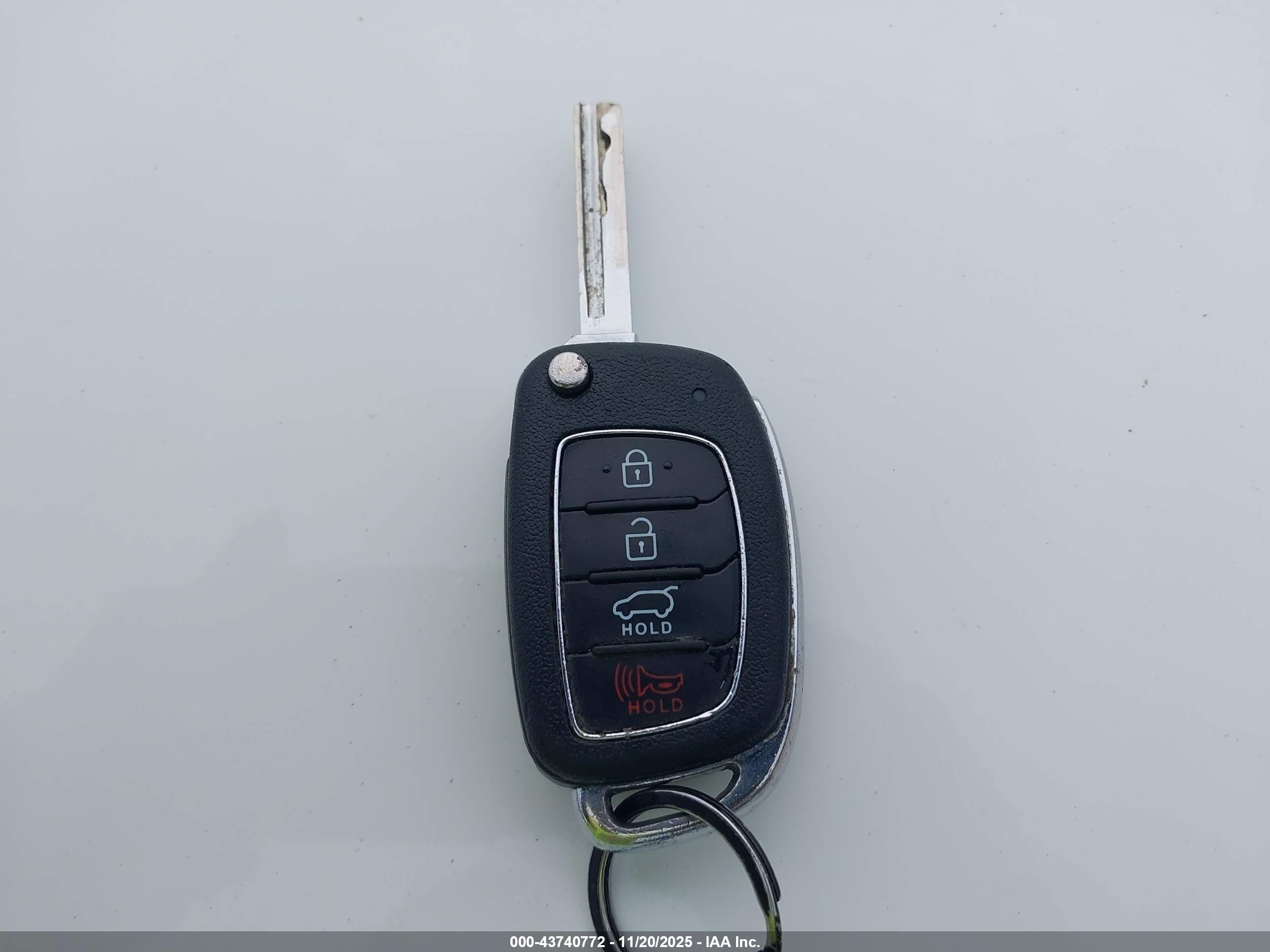 HYUNDAI SANTA image 11