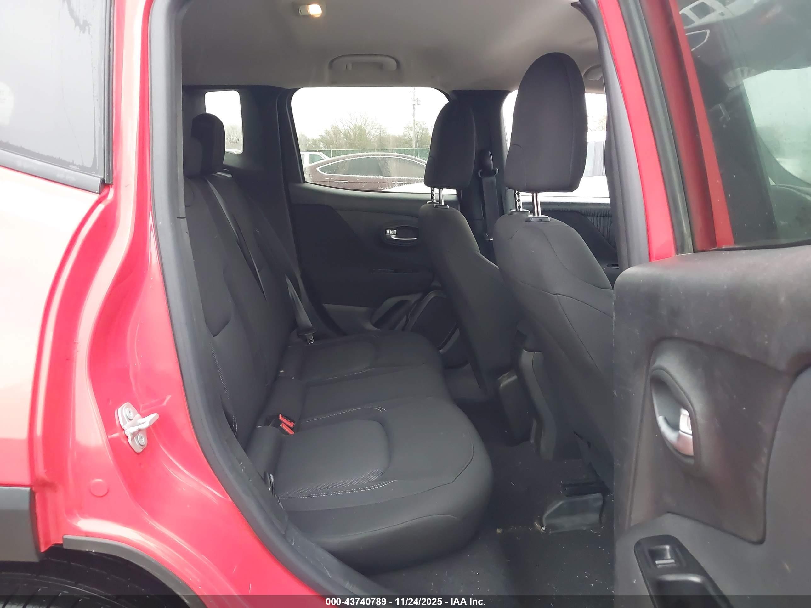 JEEP RENEGADE image 8