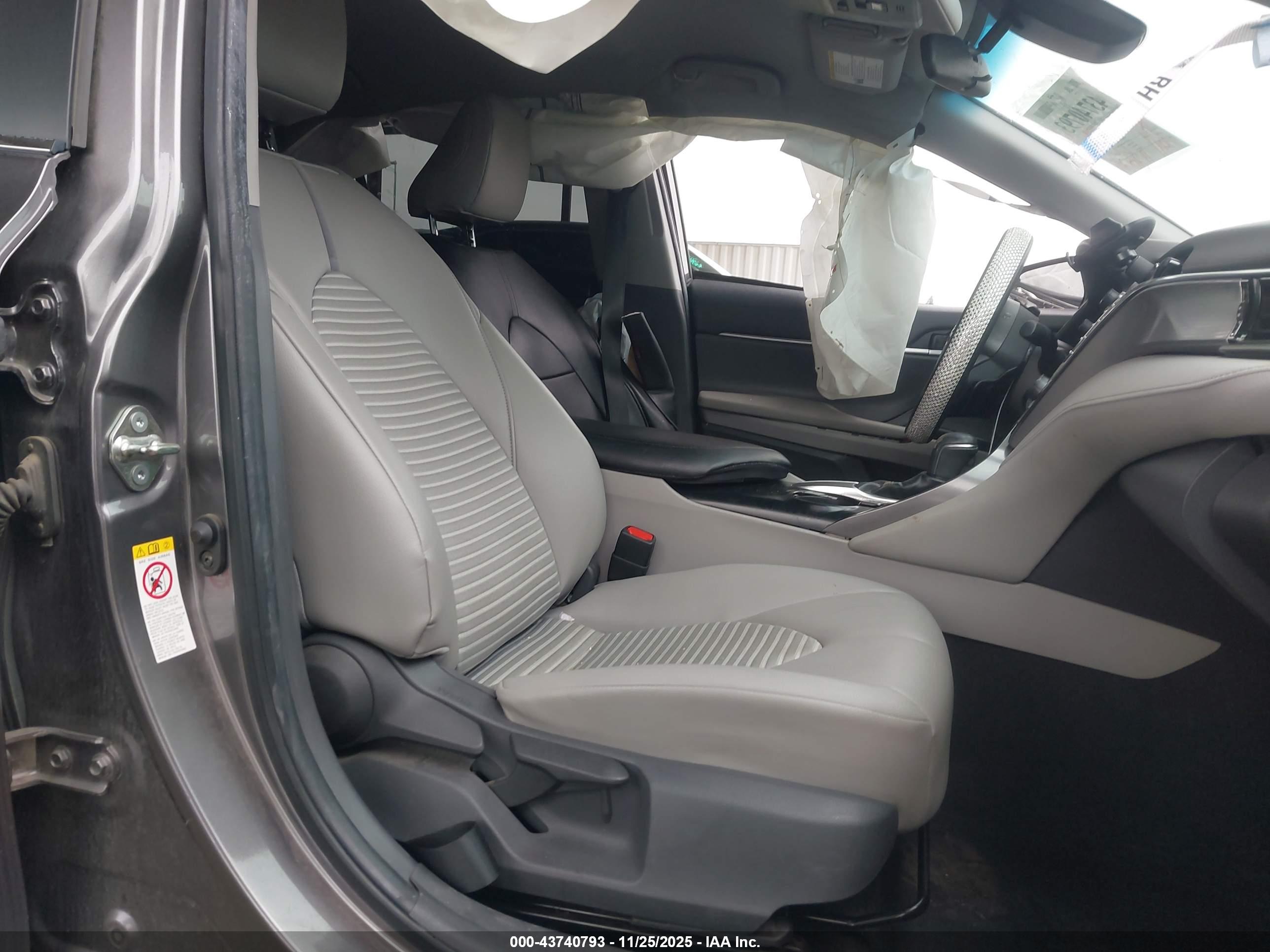 TOYOTA CAMRY image 5