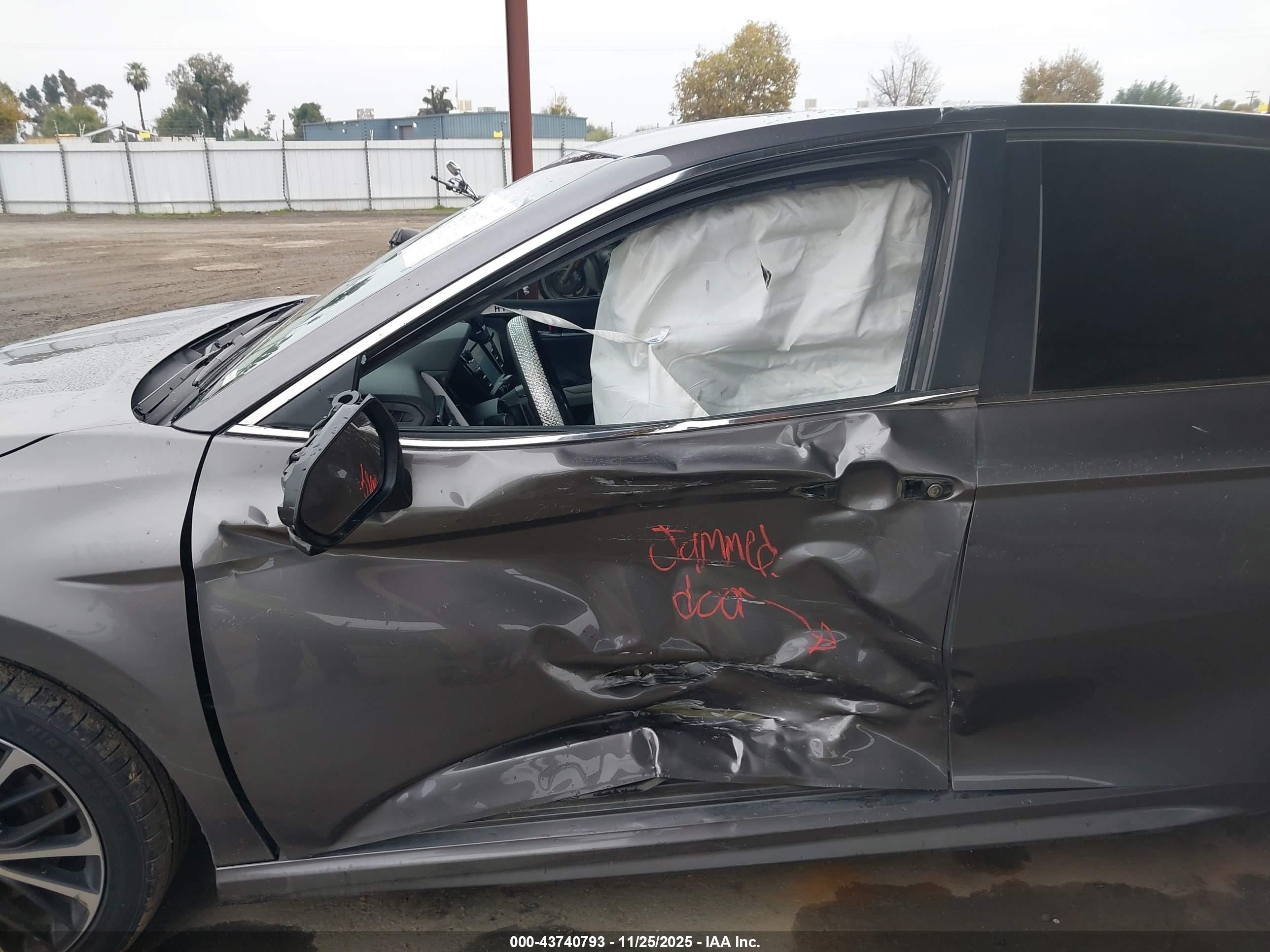 TOYOTA CAMRY image 6