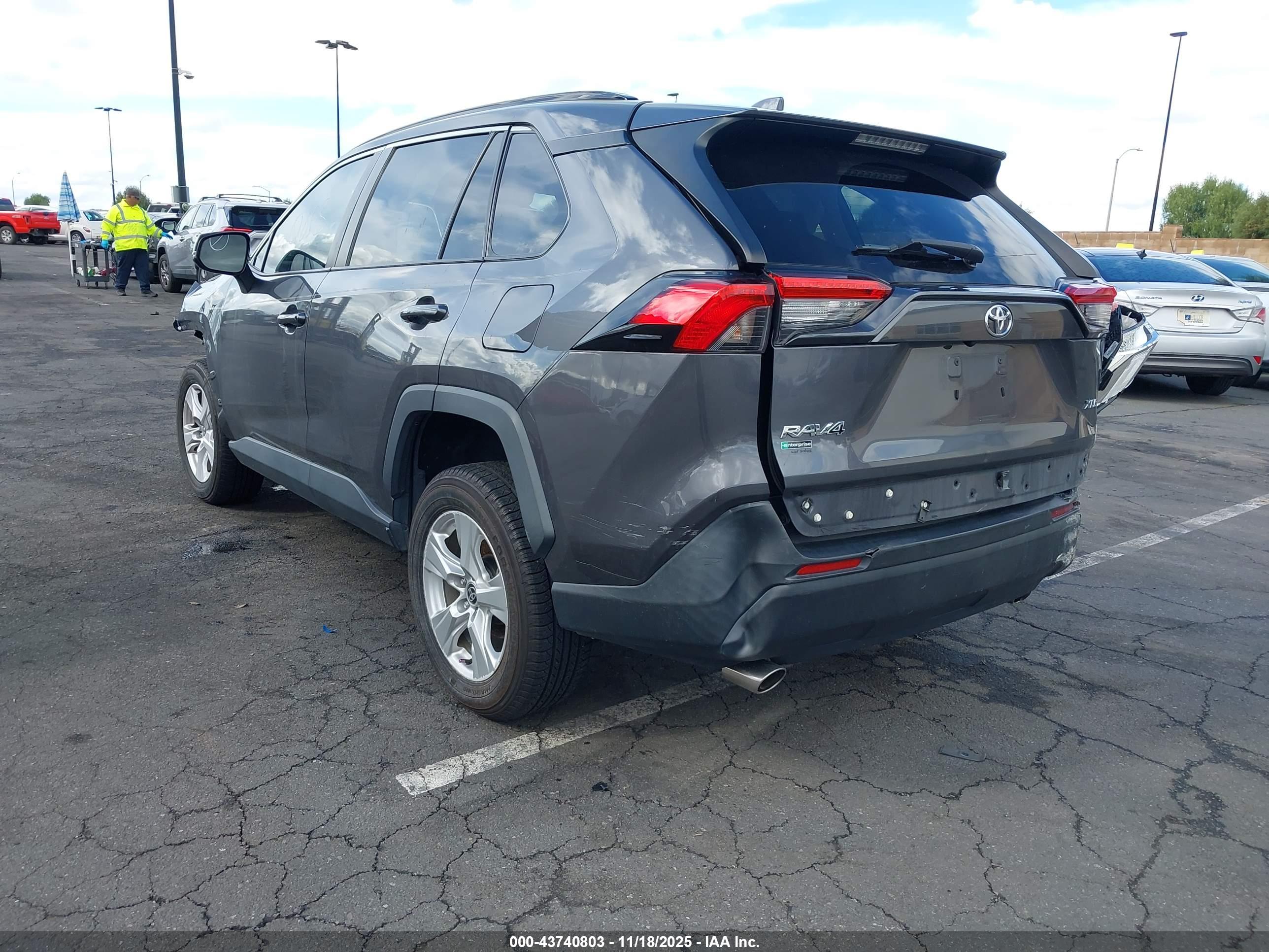 TOYOTA RAV4 image 3