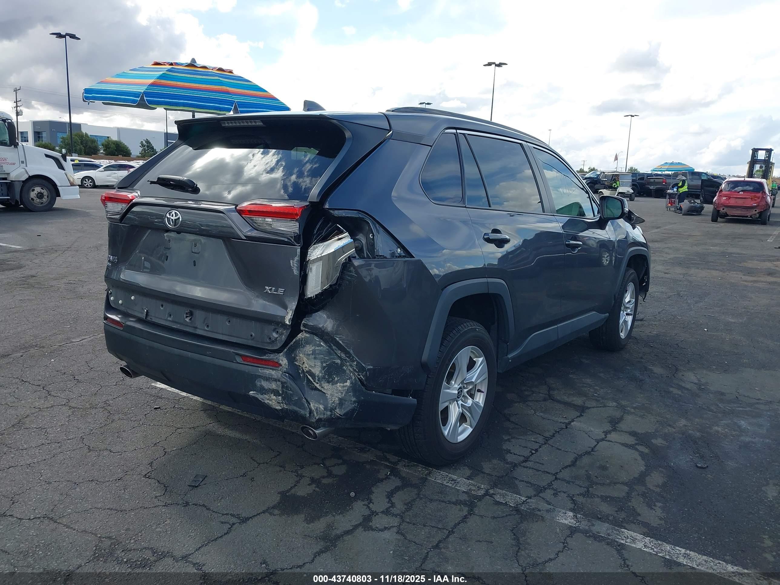 TOYOTA RAV4 image 4